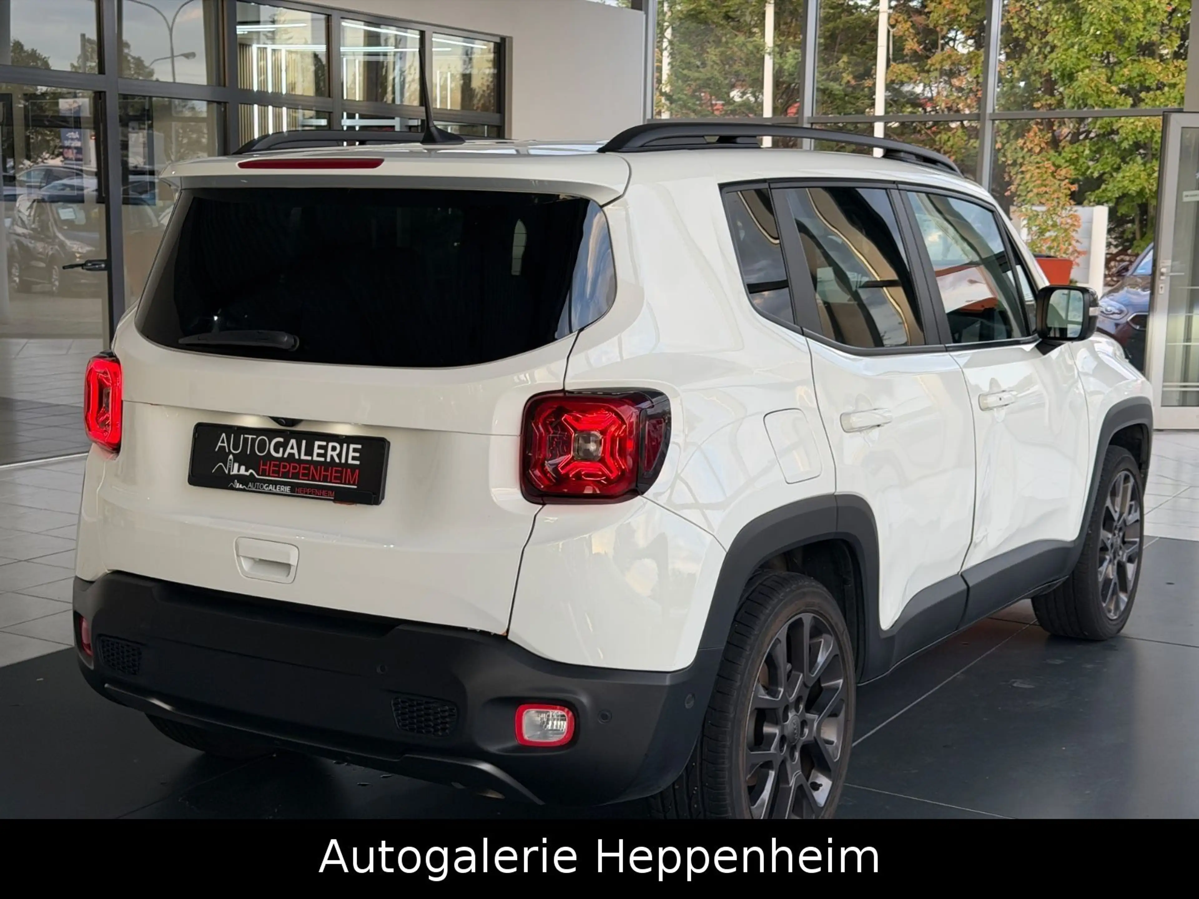 Jeep Renegade Longitude Mild-Hybrid FWD — photo 6