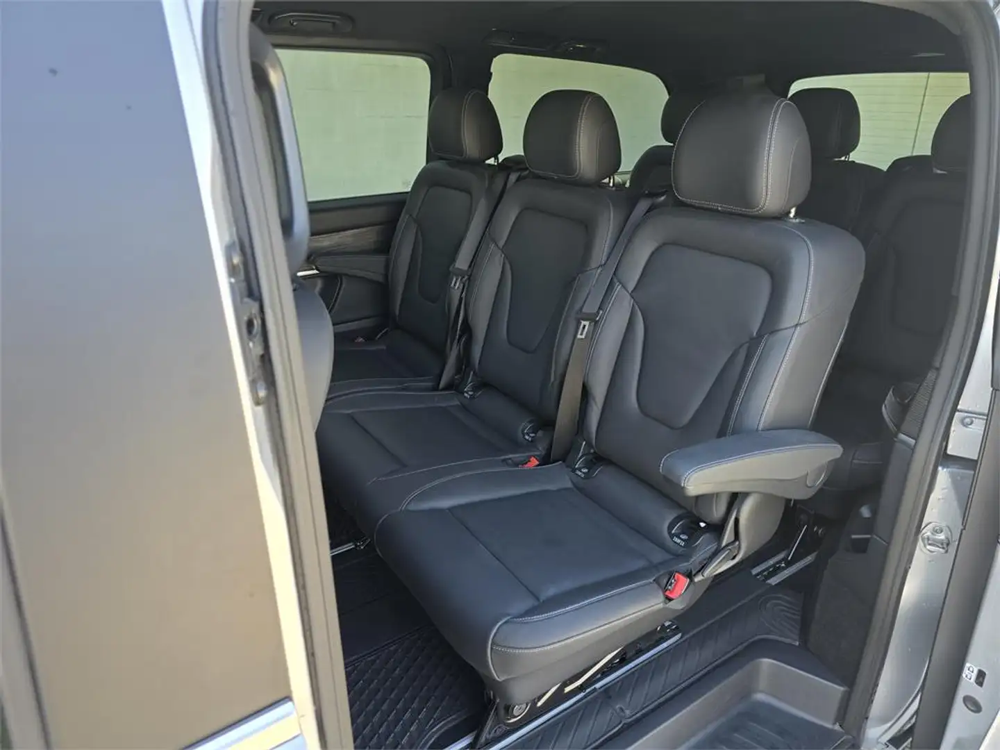 Mercedes-Benz EQV 300 Largo - 2