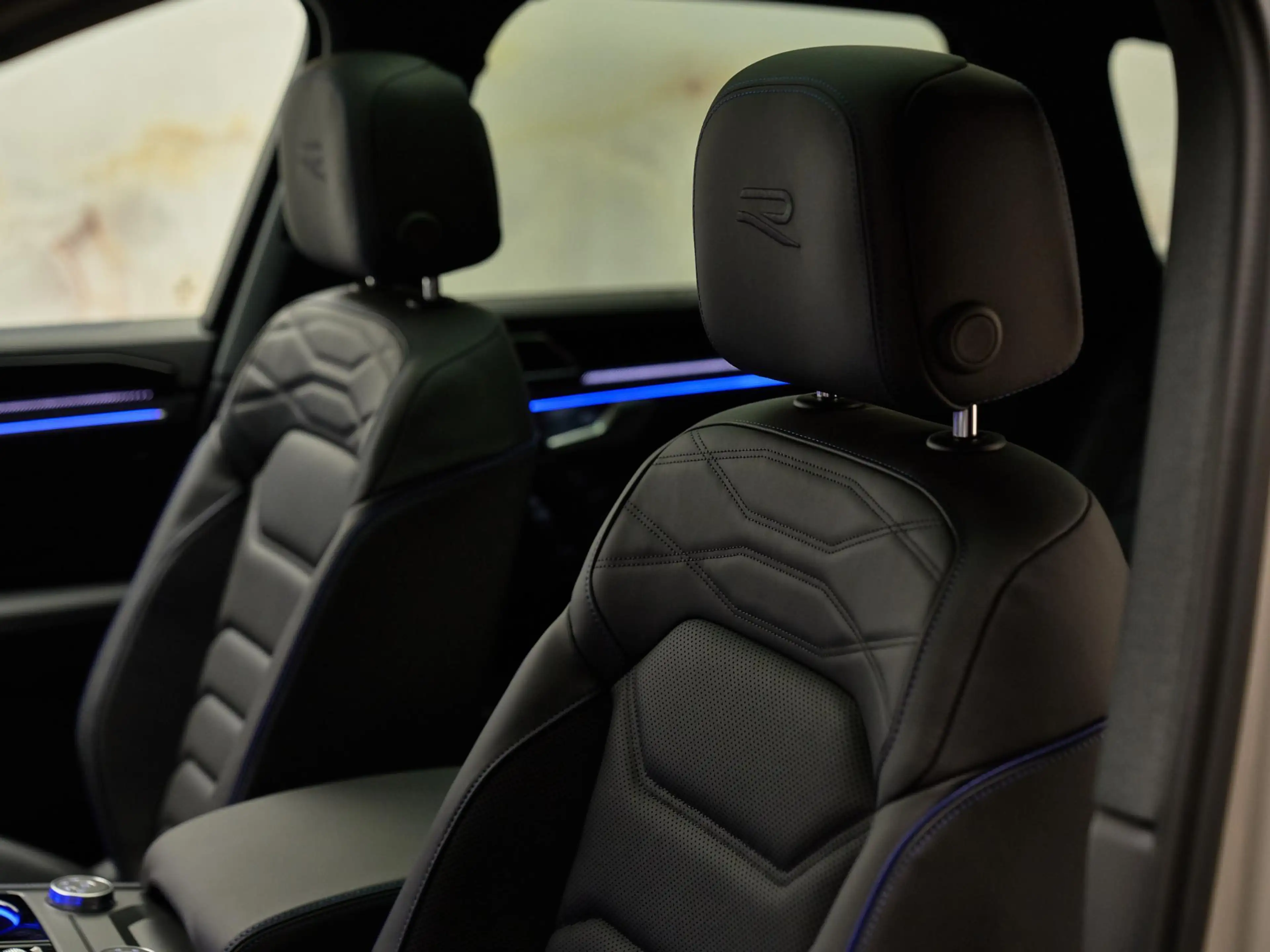 Volkswagen Touareg R V6 eHybrid 4Motion Final Edition , pano, tr.haak — photo 22