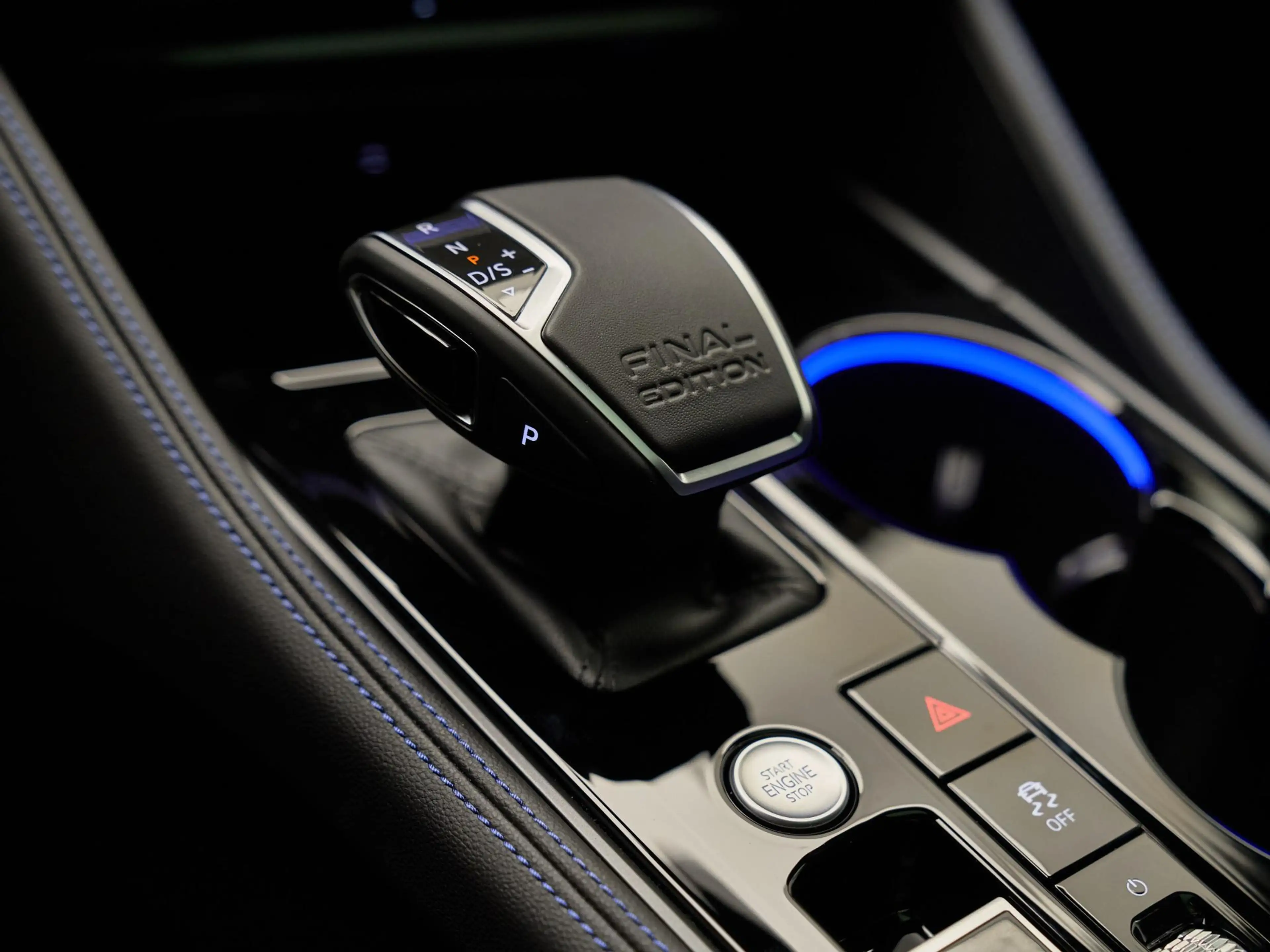 Volkswagen Touareg R V6 eHybrid 4Motion Final Edition , pano, tr.haak — photo 15