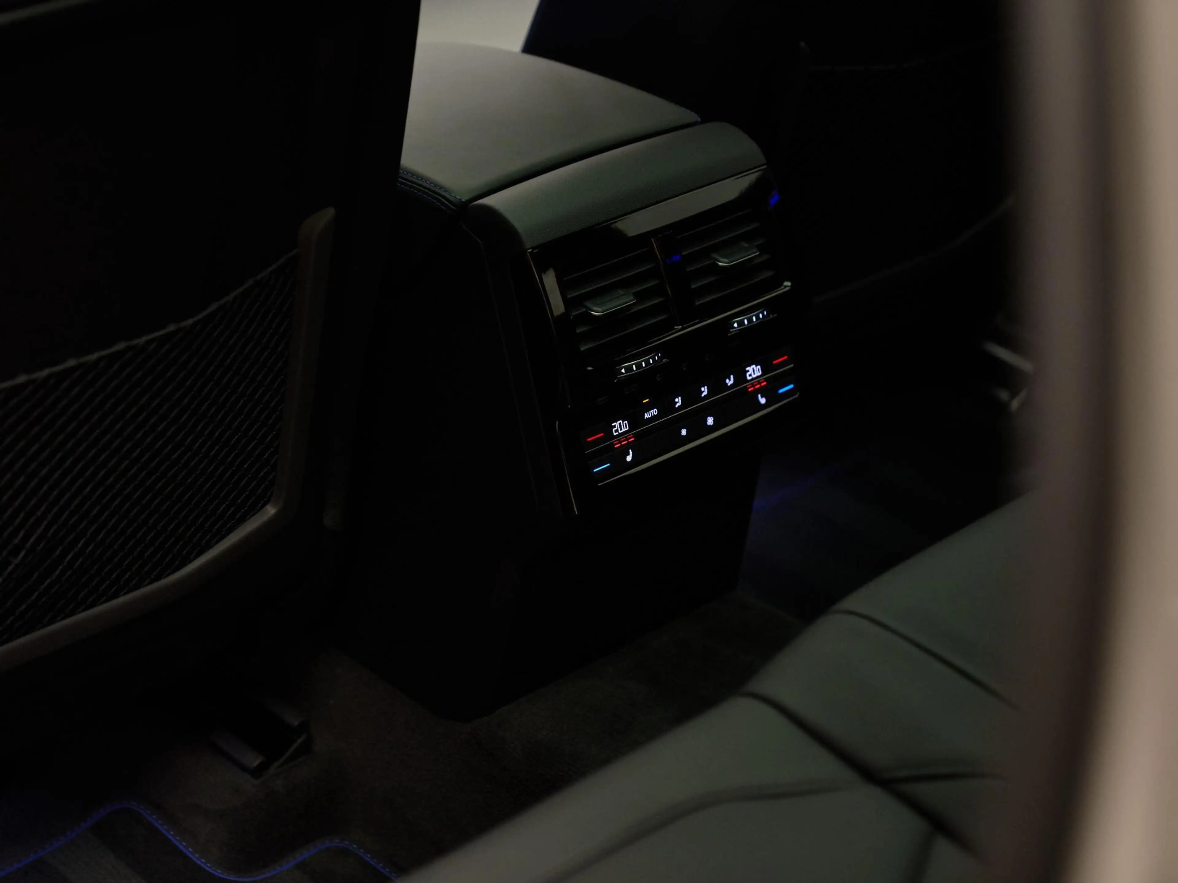 Volkswagen Touareg R V6 eHybrid 4Motion Final Edition , pano, tr.haak — photo 24