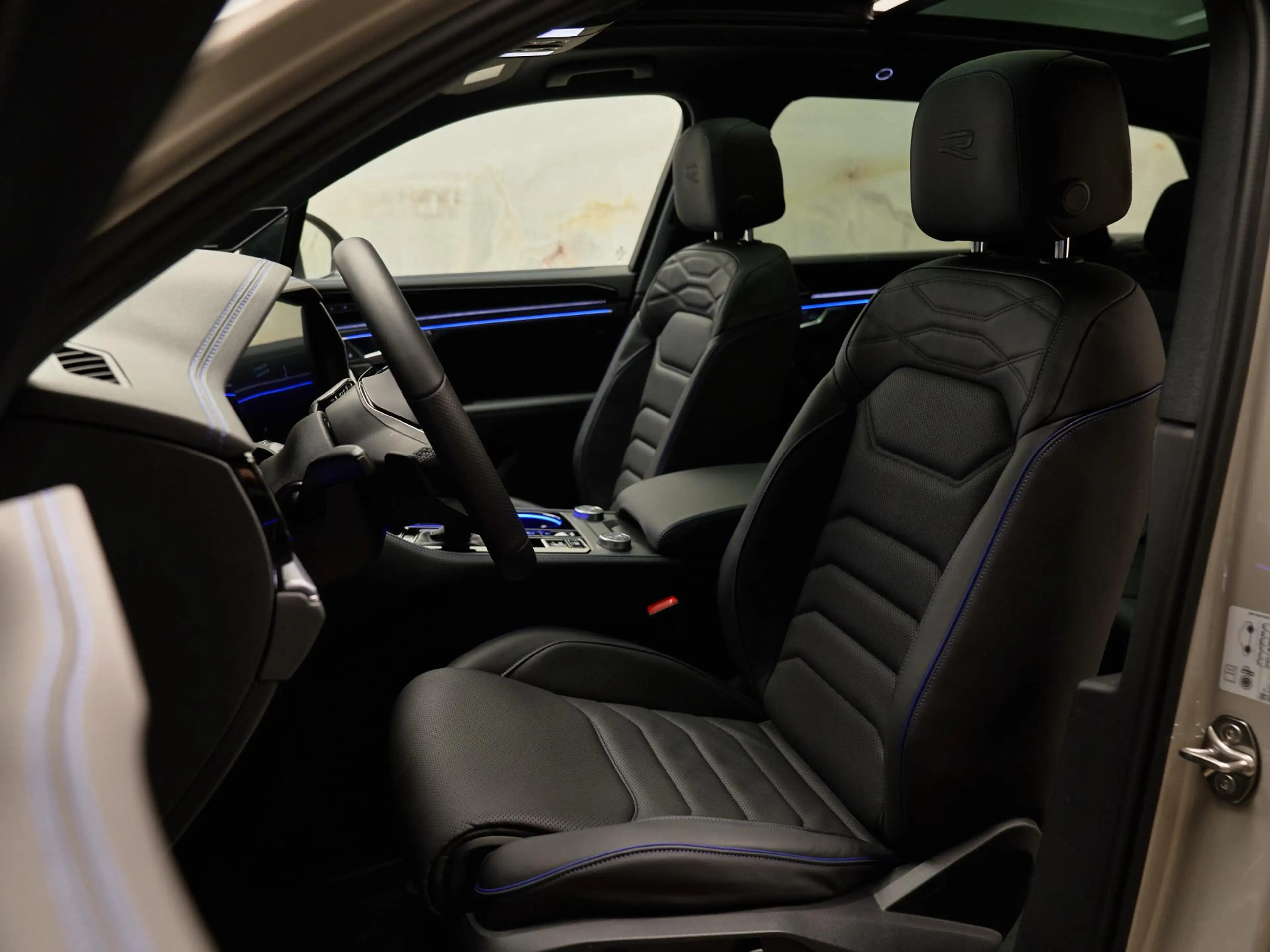Volkswagen Touareg R V6 eHybrid 4Motion Final Edition , pano, tr.haak — photo 3