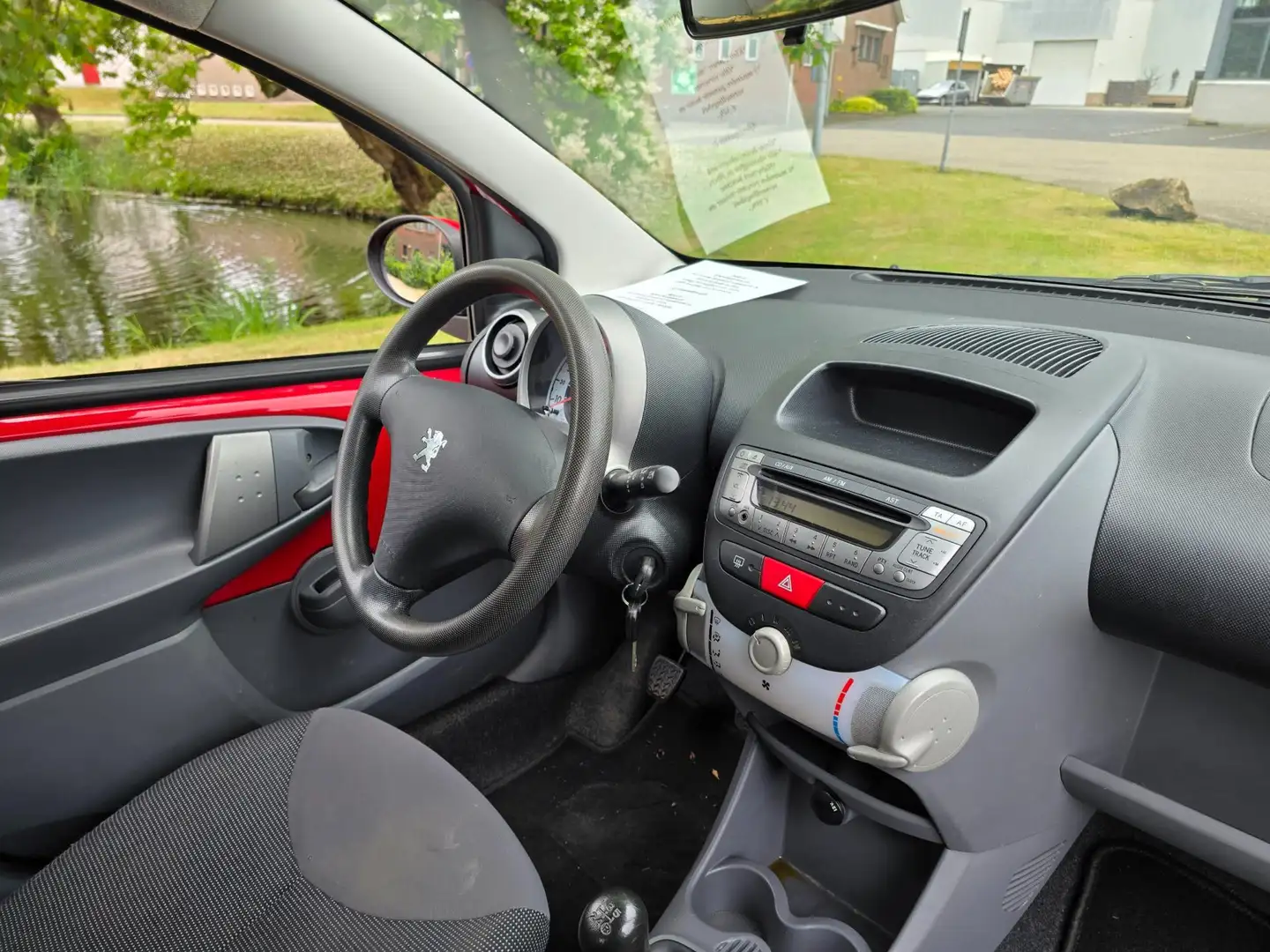 Peugeot 107 1.0-12V XS 5-deurs *apk:08-2026* Rouge - 2