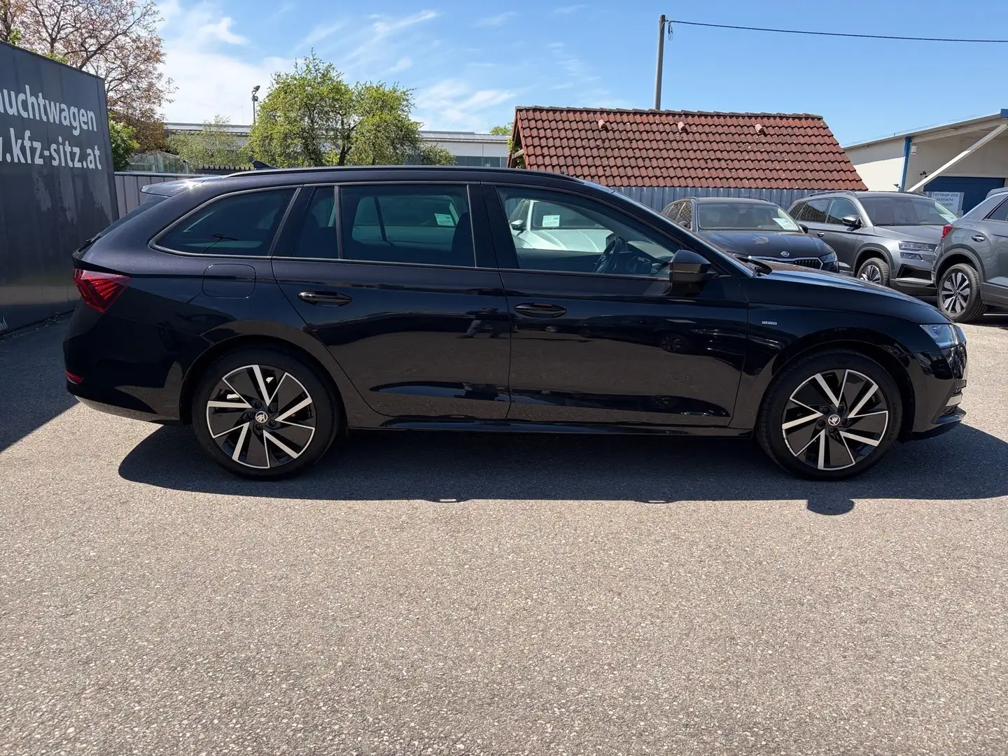 Skoda Octavia Combi 2,0 TDI Ambition DSG | 18 ZOLL Schwarz - 2