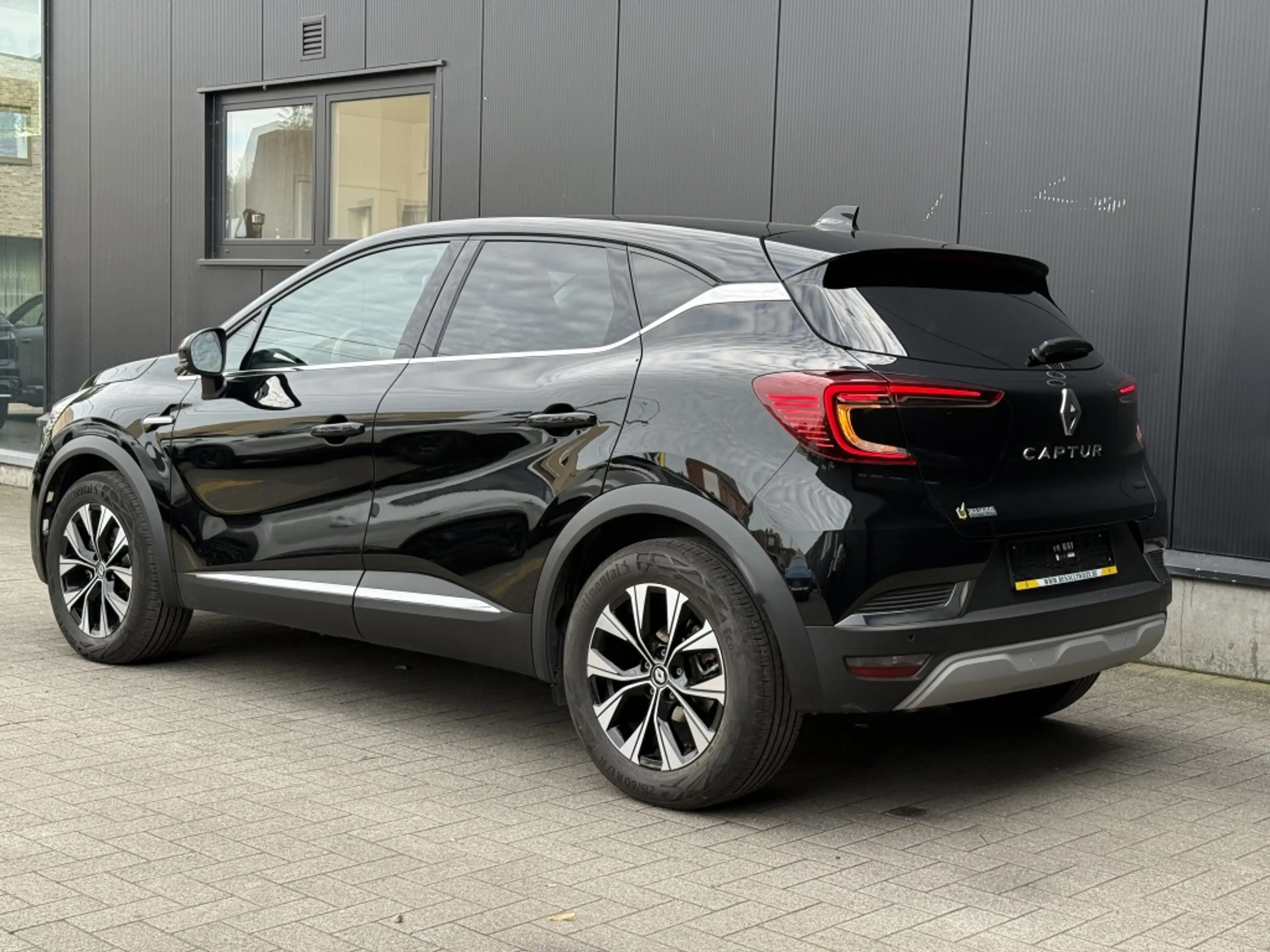 Renault Captur II Techno Full Hybrid — photo 3