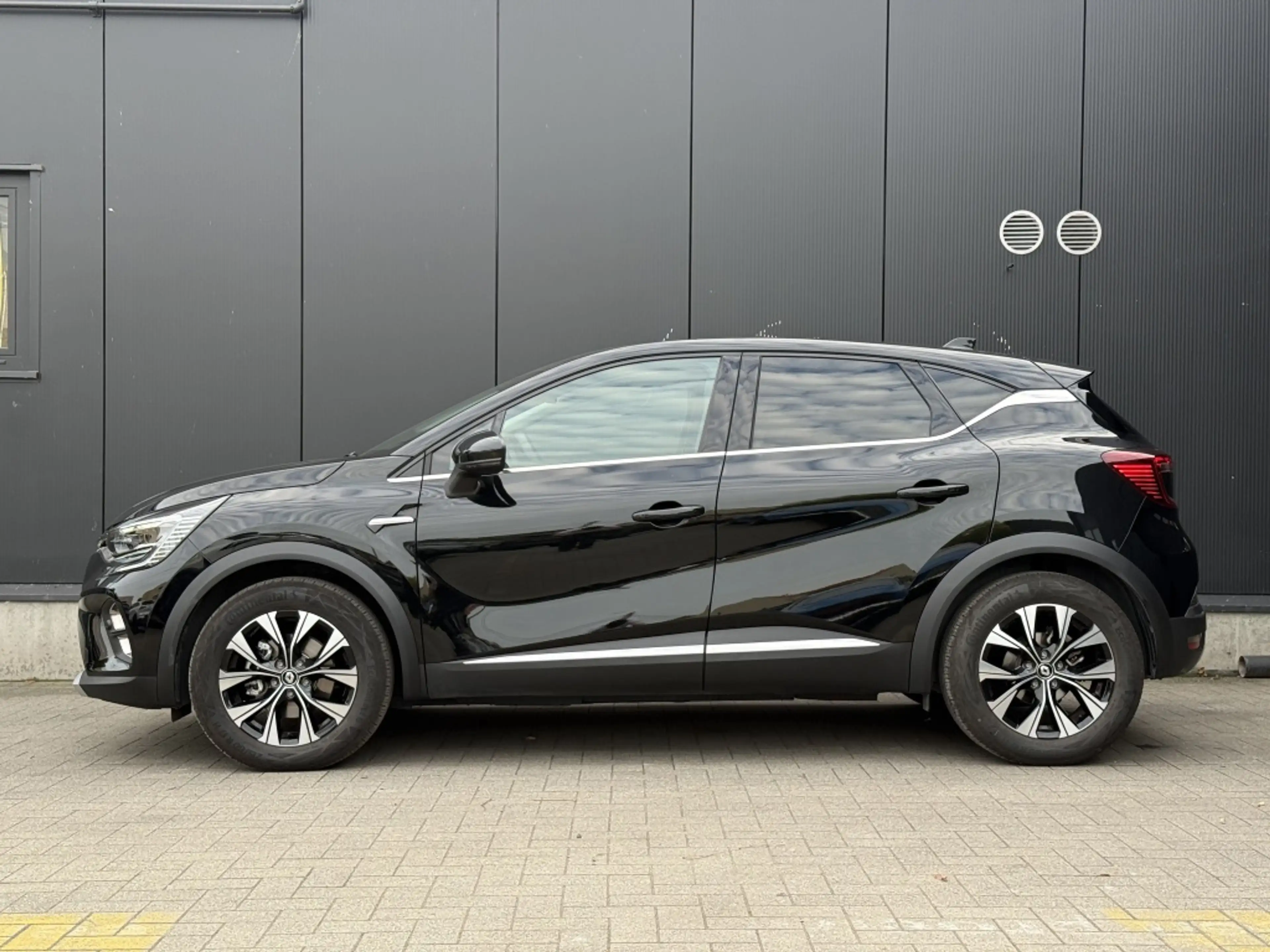 Renault Captur II Techno Full Hybrid — photo 2