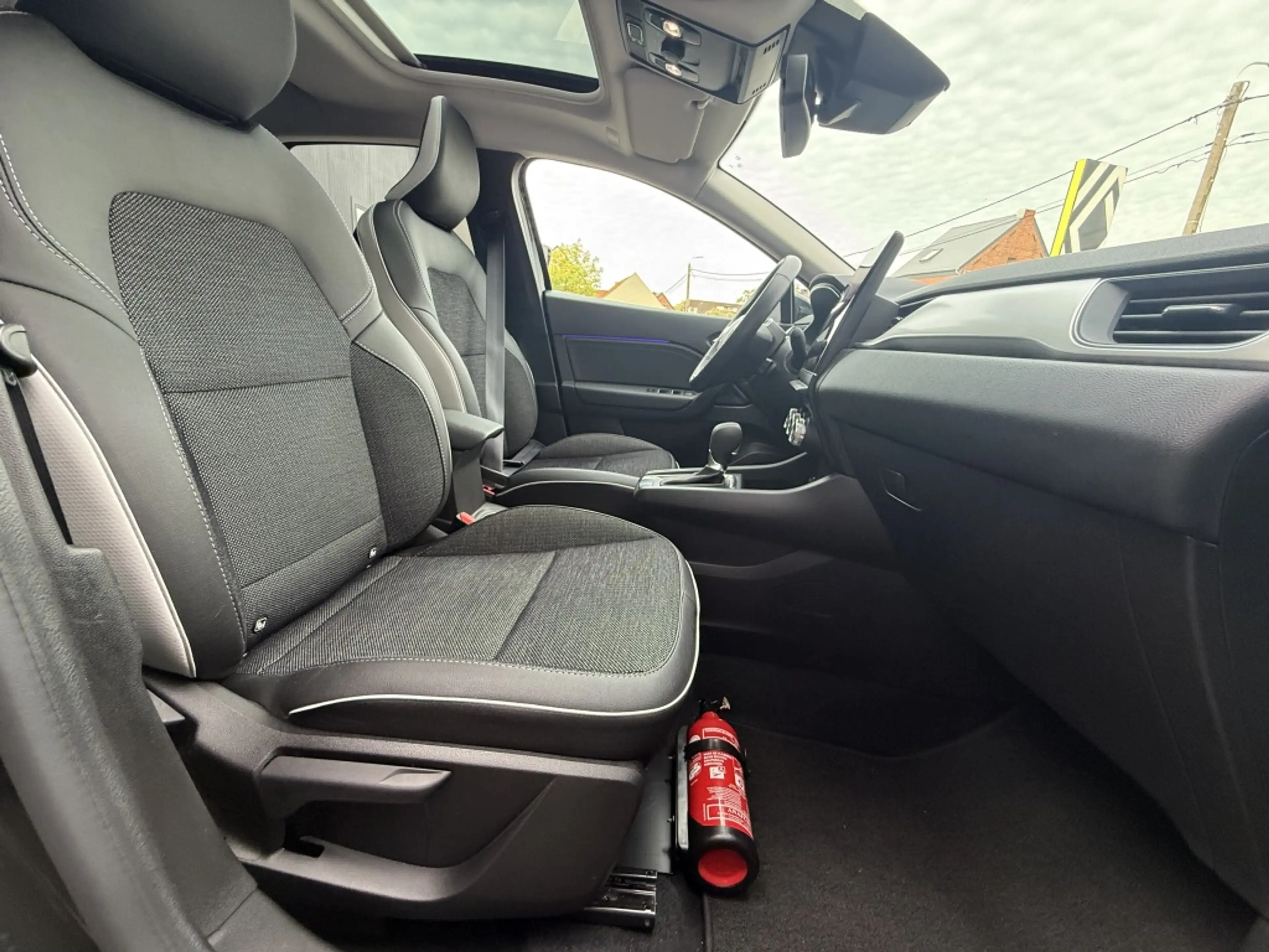 Renault Captur II Techno Full Hybrid — photo 7