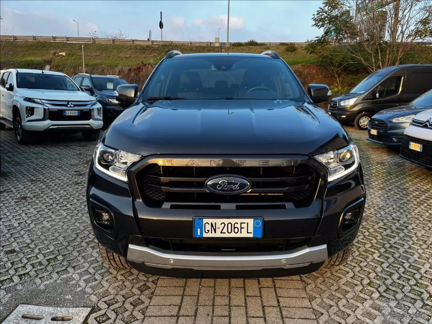 Ford Ranger 2.0 ecoblue double cab Wildtrak 213cv auto Grau - 2
