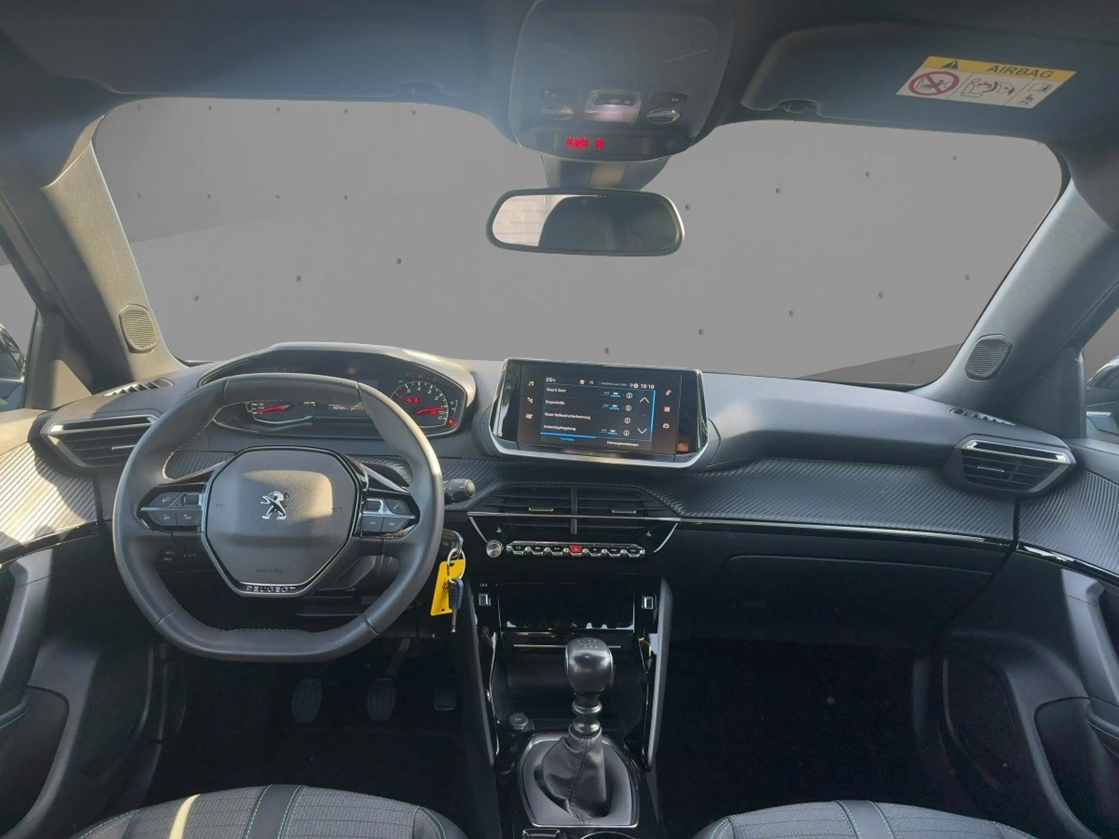 Peugeot 2008 1.2 PureTech 100 Allure Kamera Sitzheiz — photo 9