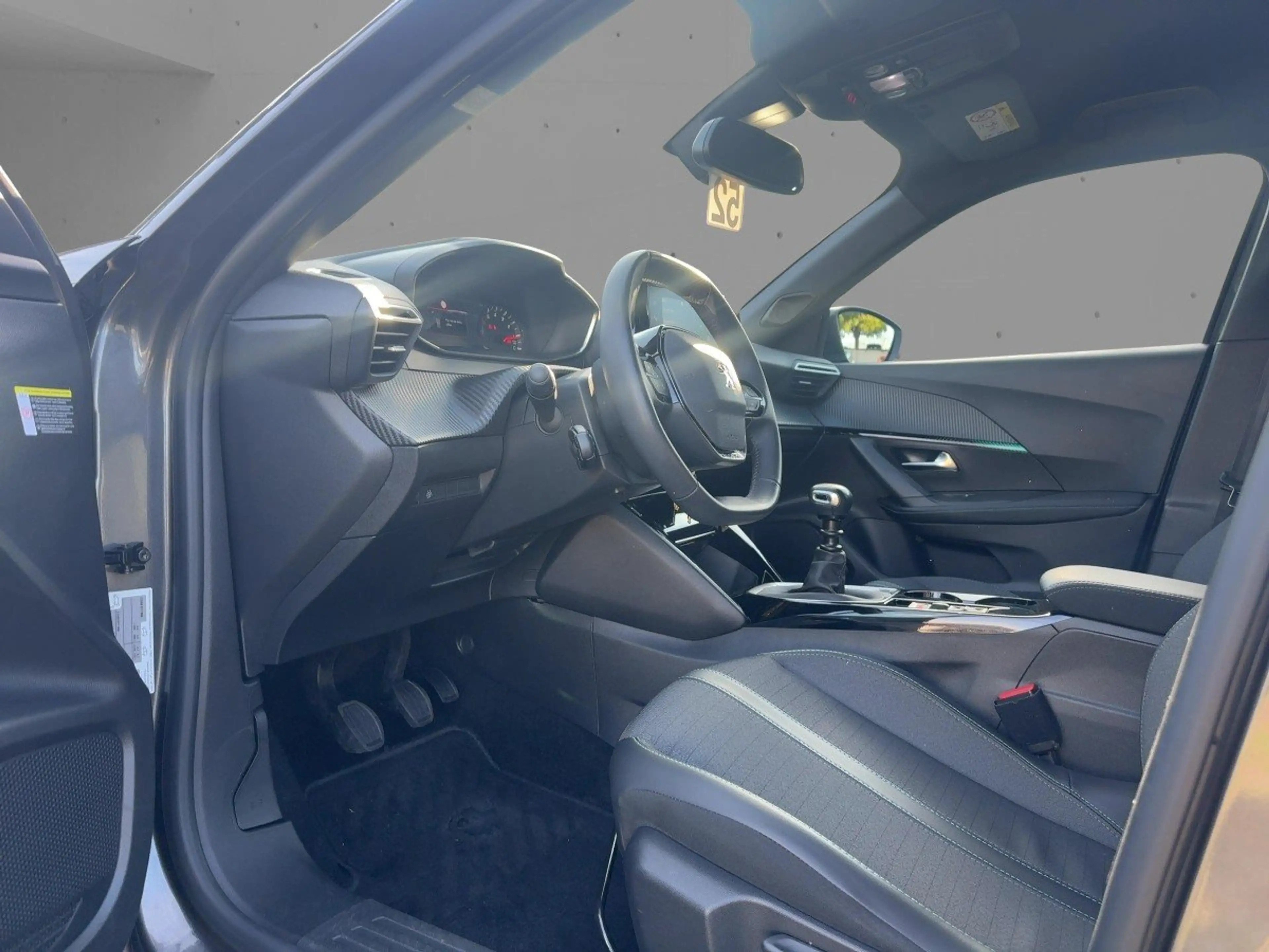 Peugeot 2008 1.2 PureTech 100 Allure Kamera Sitzheiz — photo 7