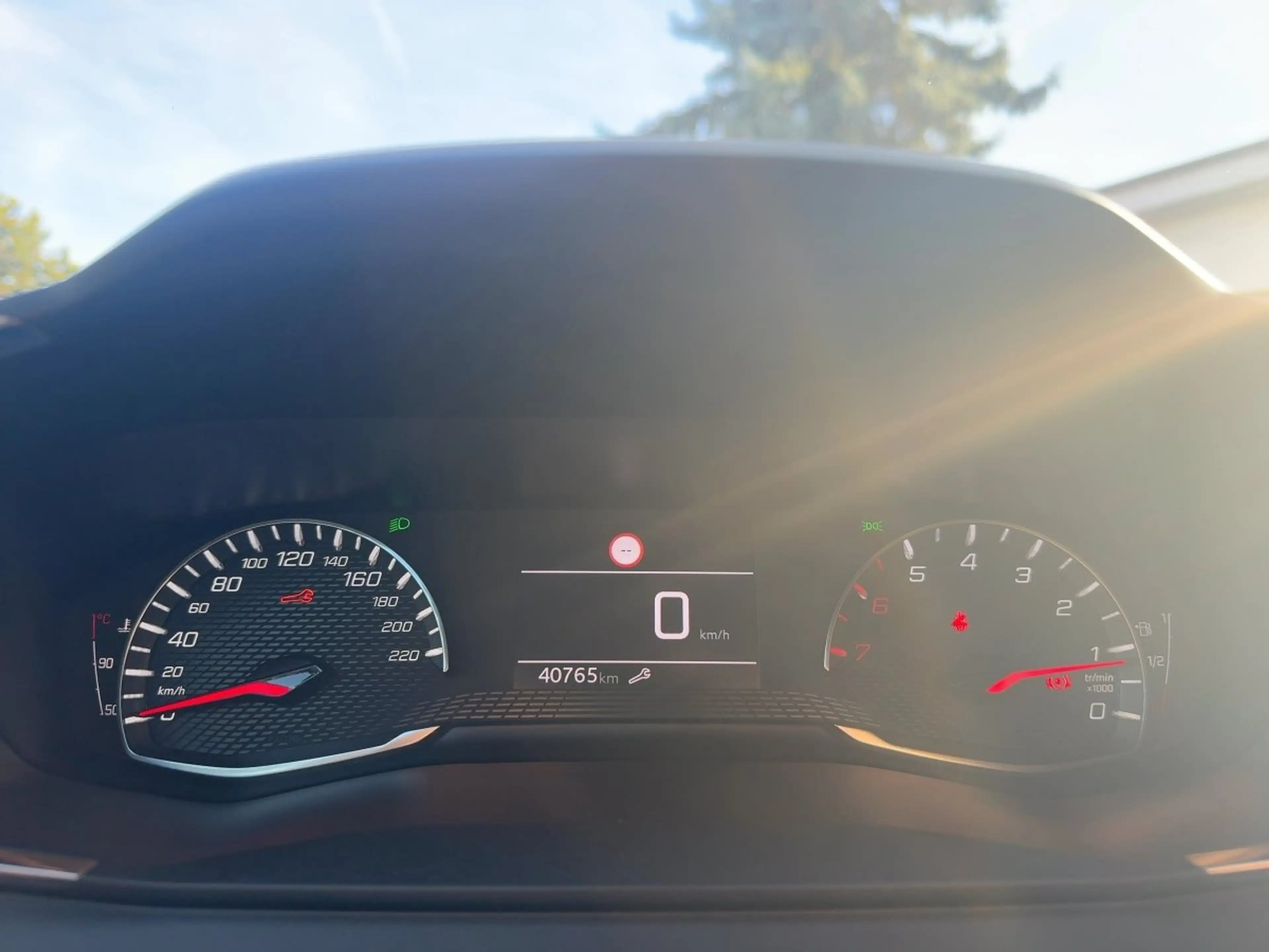 Peugeot 2008 1.2 PureTech 100 Allure Kamera Sitzheiz — photo 15