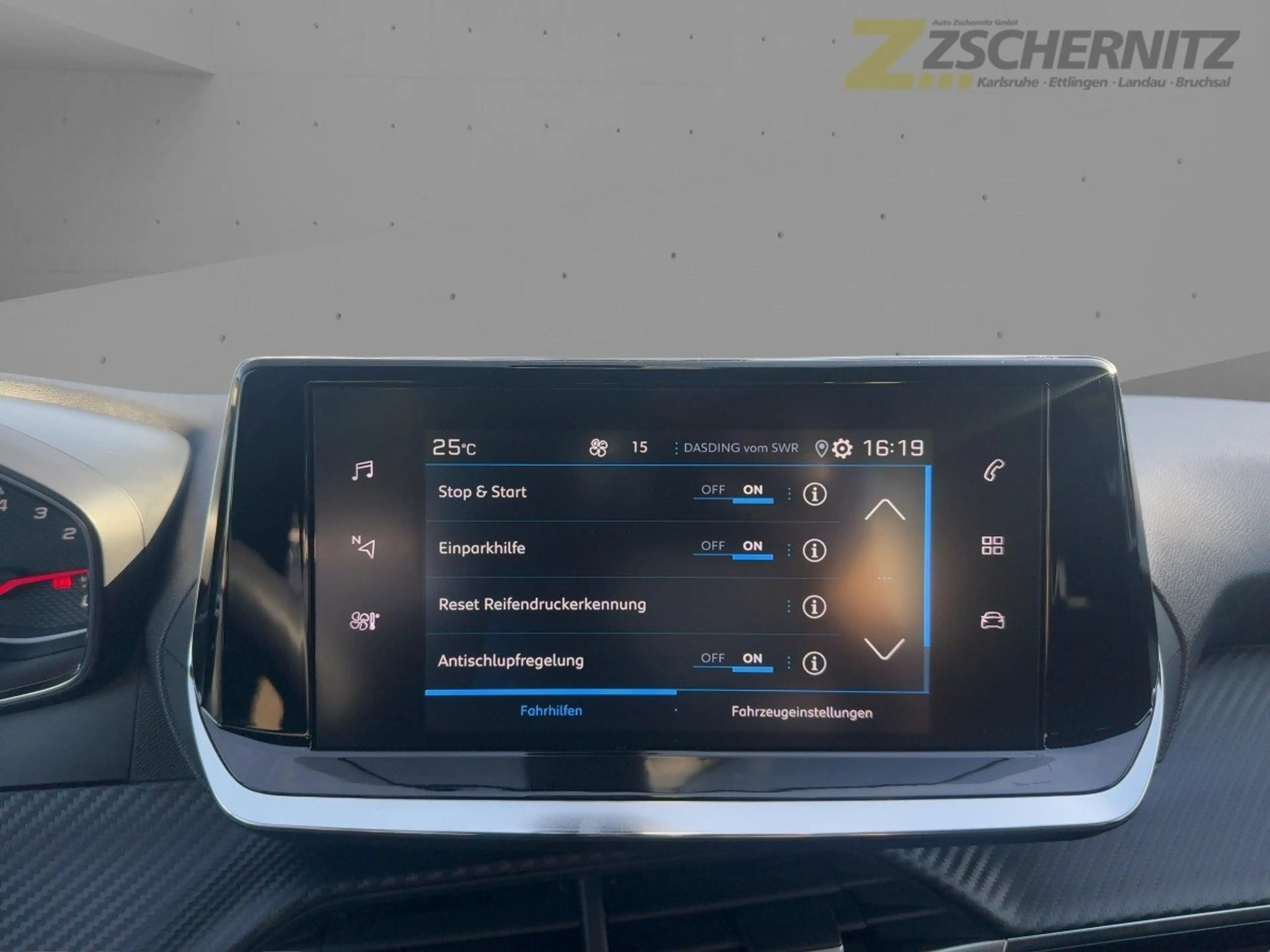 Peugeot 2008 1.2 PureTech 100 Allure Kamera Sitzheiz — photo 11