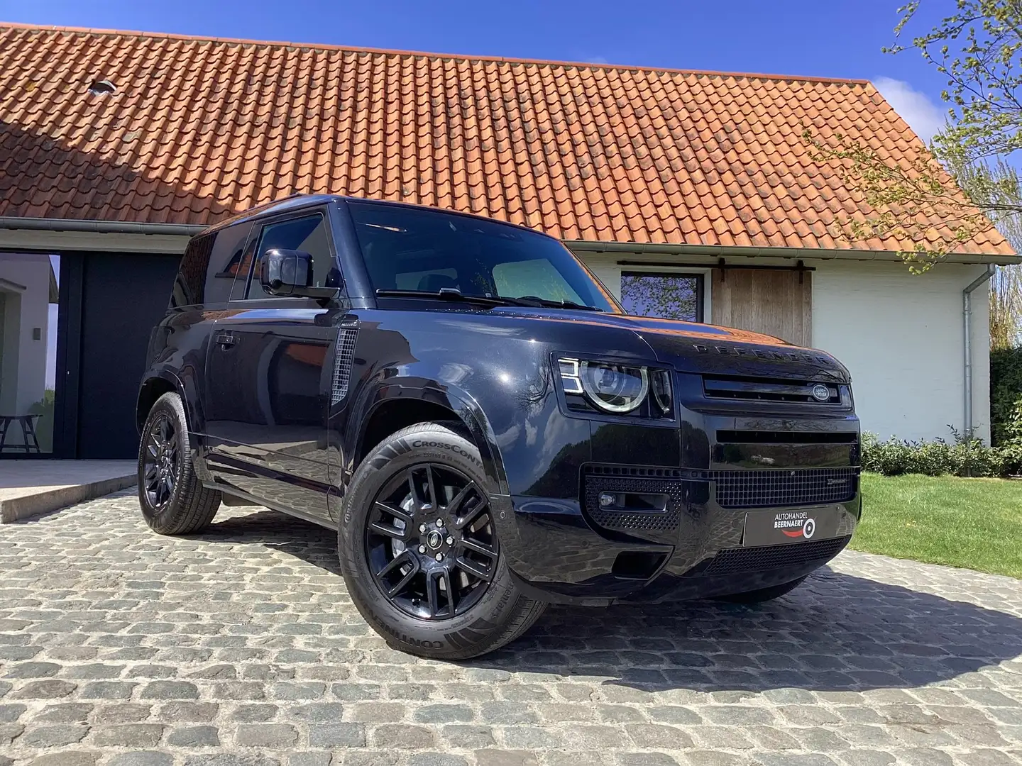 Land Rover Defender P400/1steEig/JumpSeat/Panodak/360Cam/Carplay/Leder Černá - 1