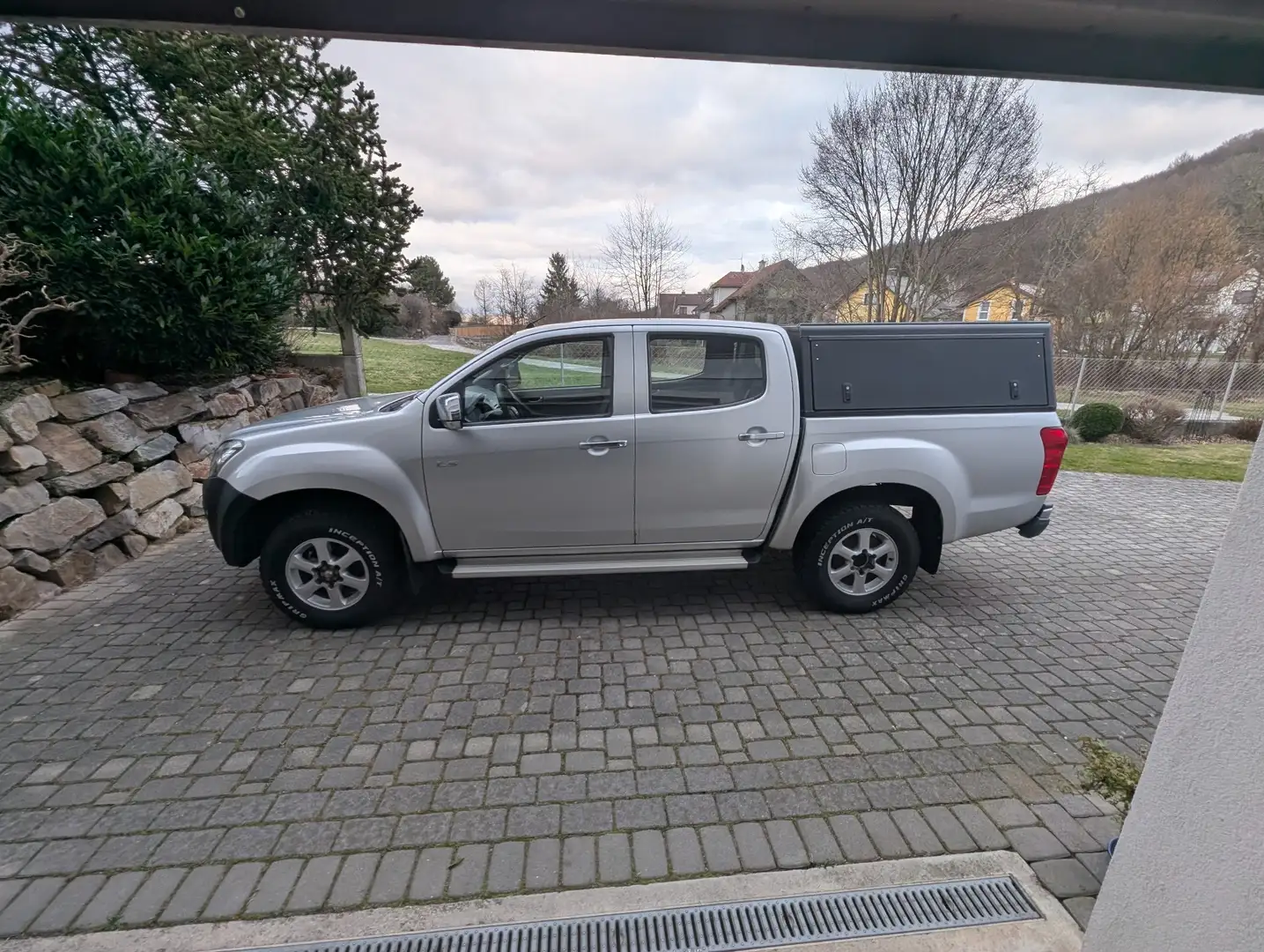Isuzu D-Max LS 2,5 Silber - 2