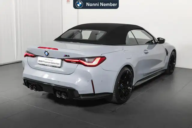 BMW M4 view 3