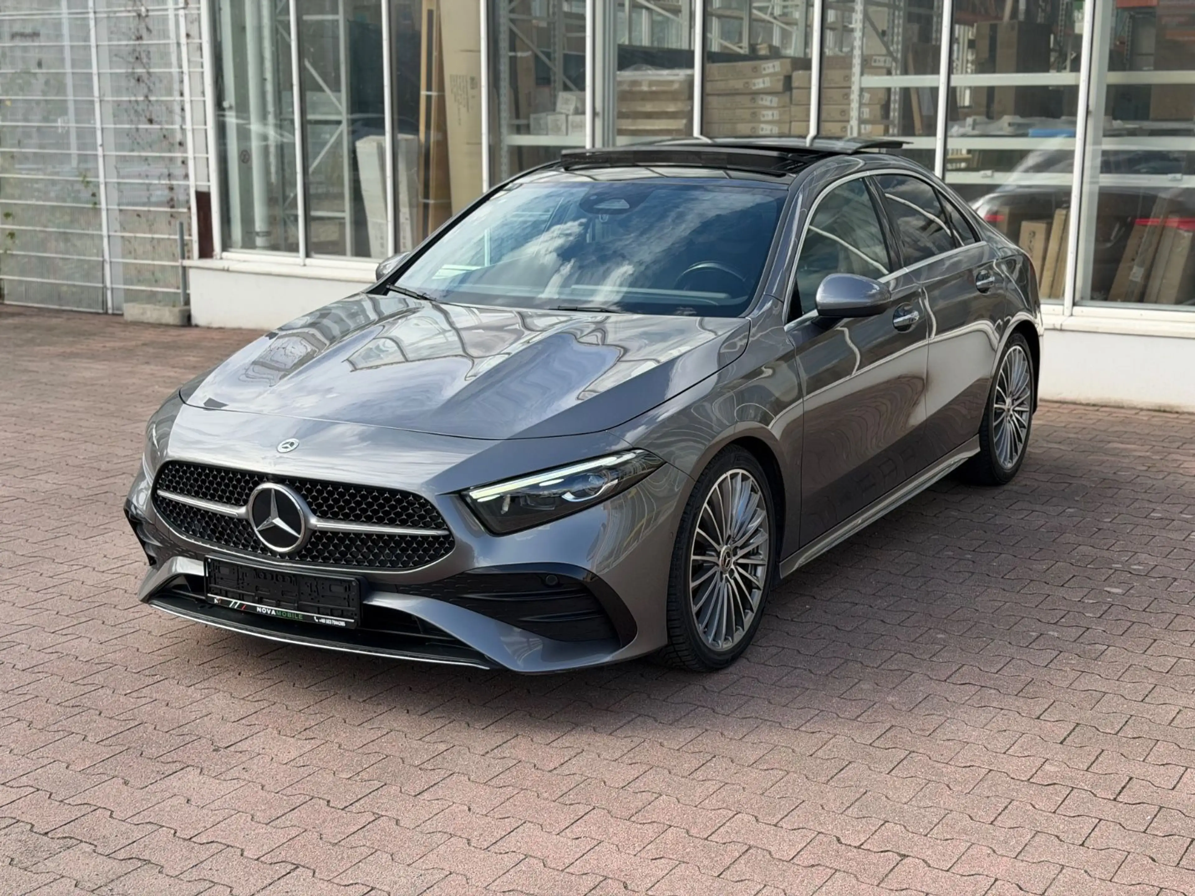 Mercedes-Benz A 180 d  AMG Line PANO/E-KLAPPE/AMB/LED