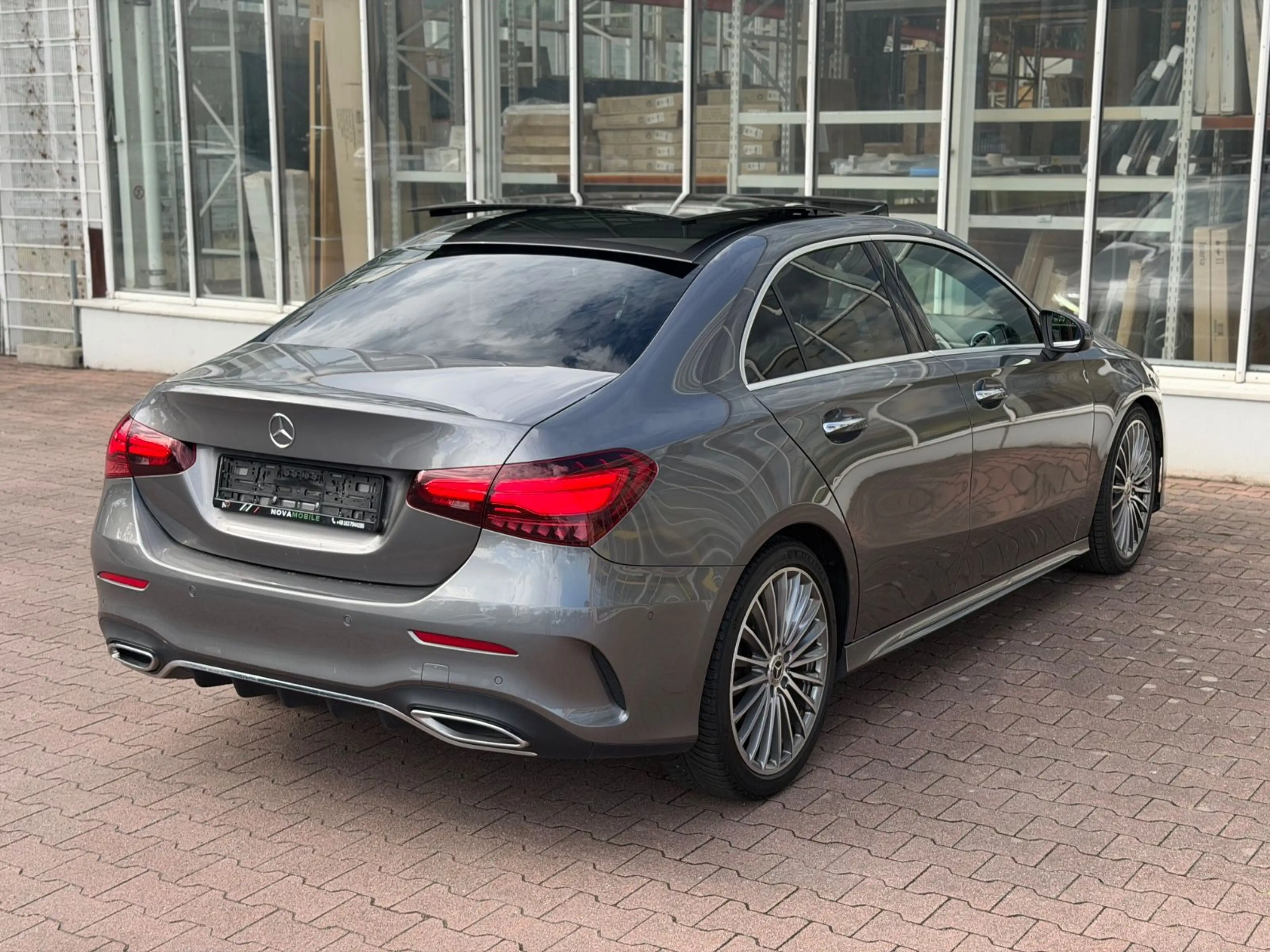Mercedes-Benz A 180 d  AMG Line PANO/E-KLAPPE/AMB/LED — photo 6