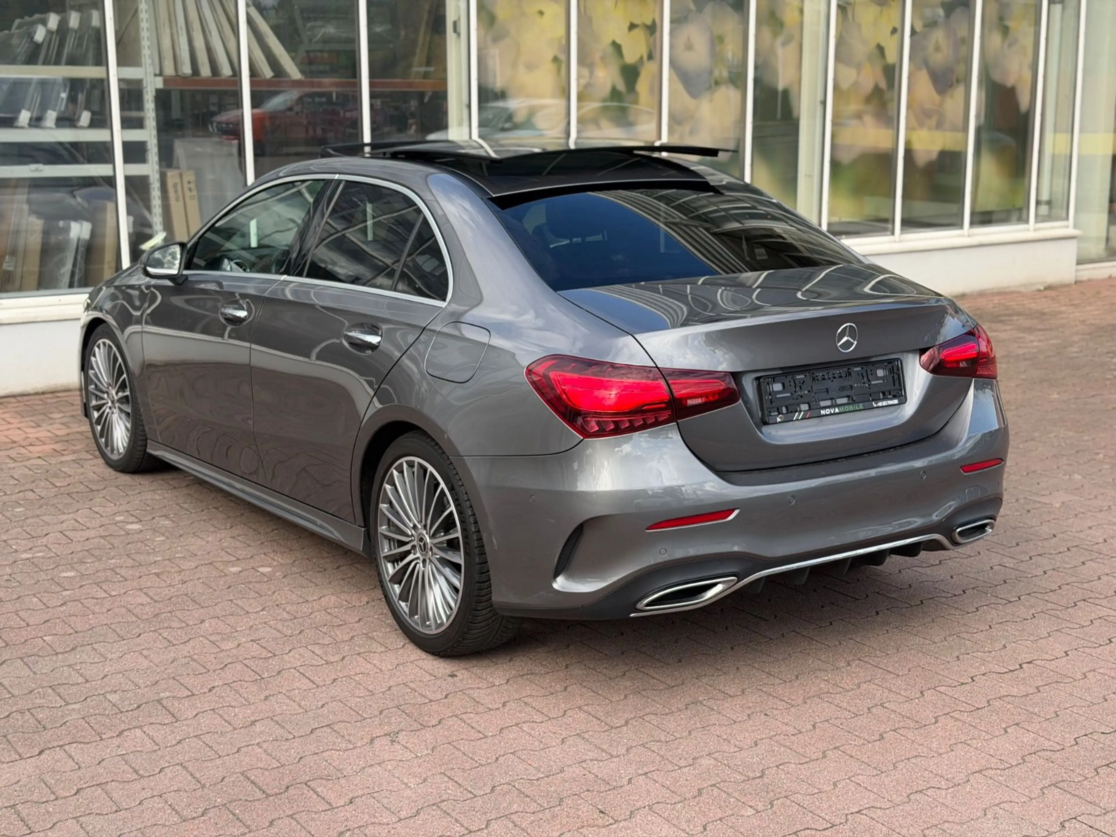Mercedes-Benz A 180 d  AMG Line PANO/E-KLAPPE/AMB/LED — photo 8