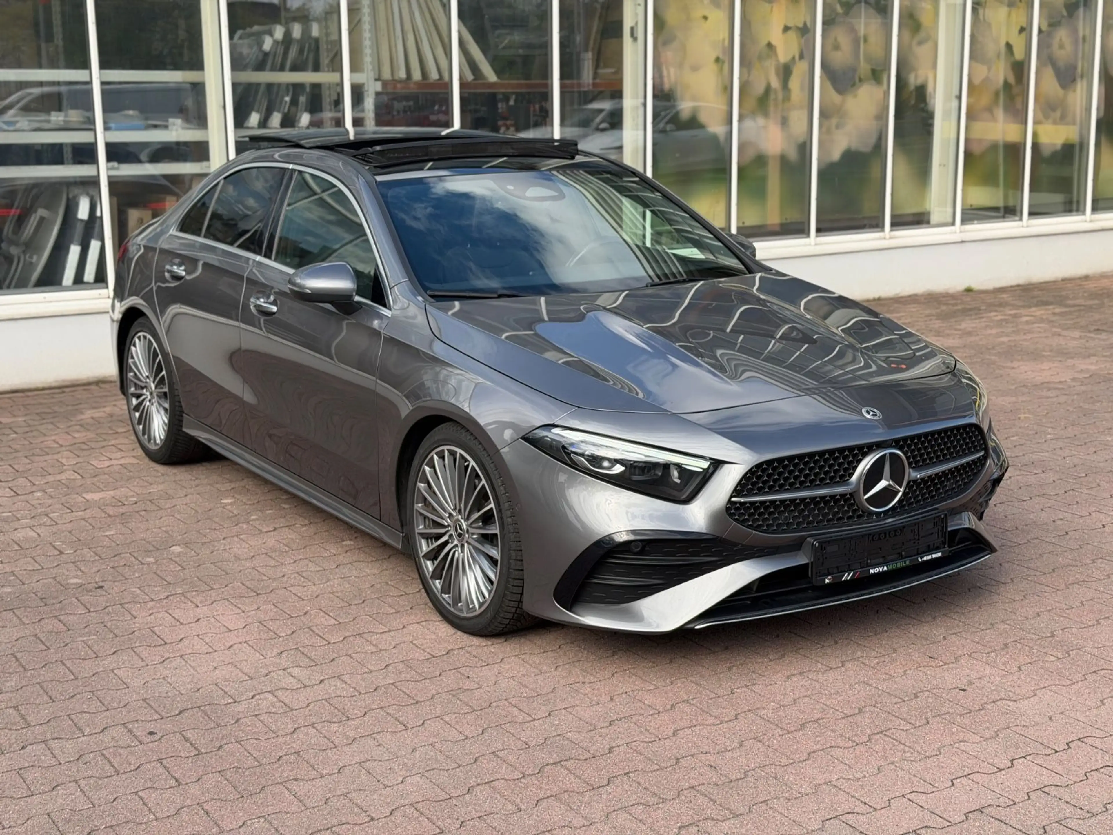 Mercedes-Benz A 180 d  AMG Line PANO/E-KLAPPE/AMB/LED — photo 3