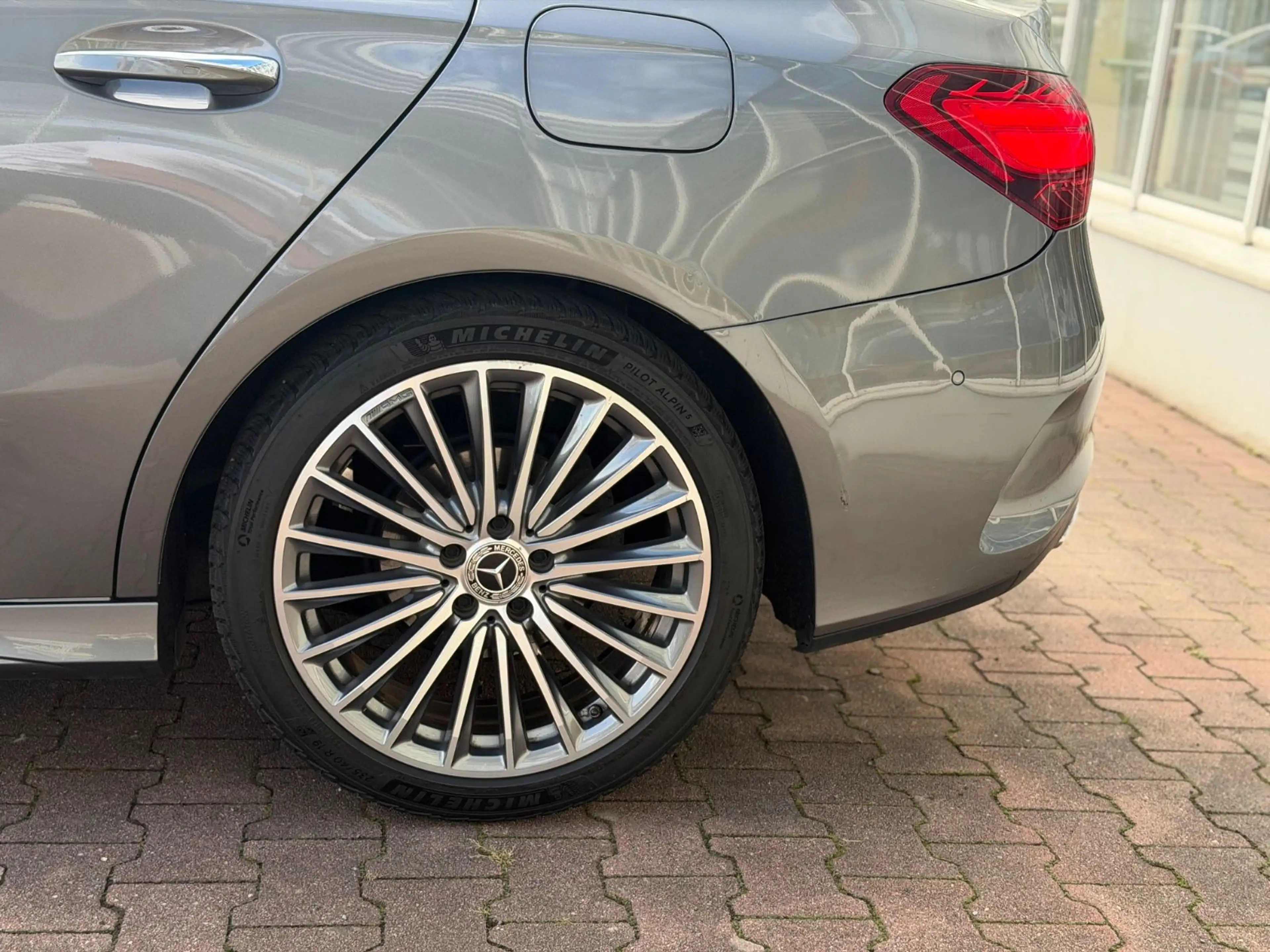 Mercedes-Benz A 180 d  AMG Line PANO/E-KLAPPE/AMB/LED — photo 12