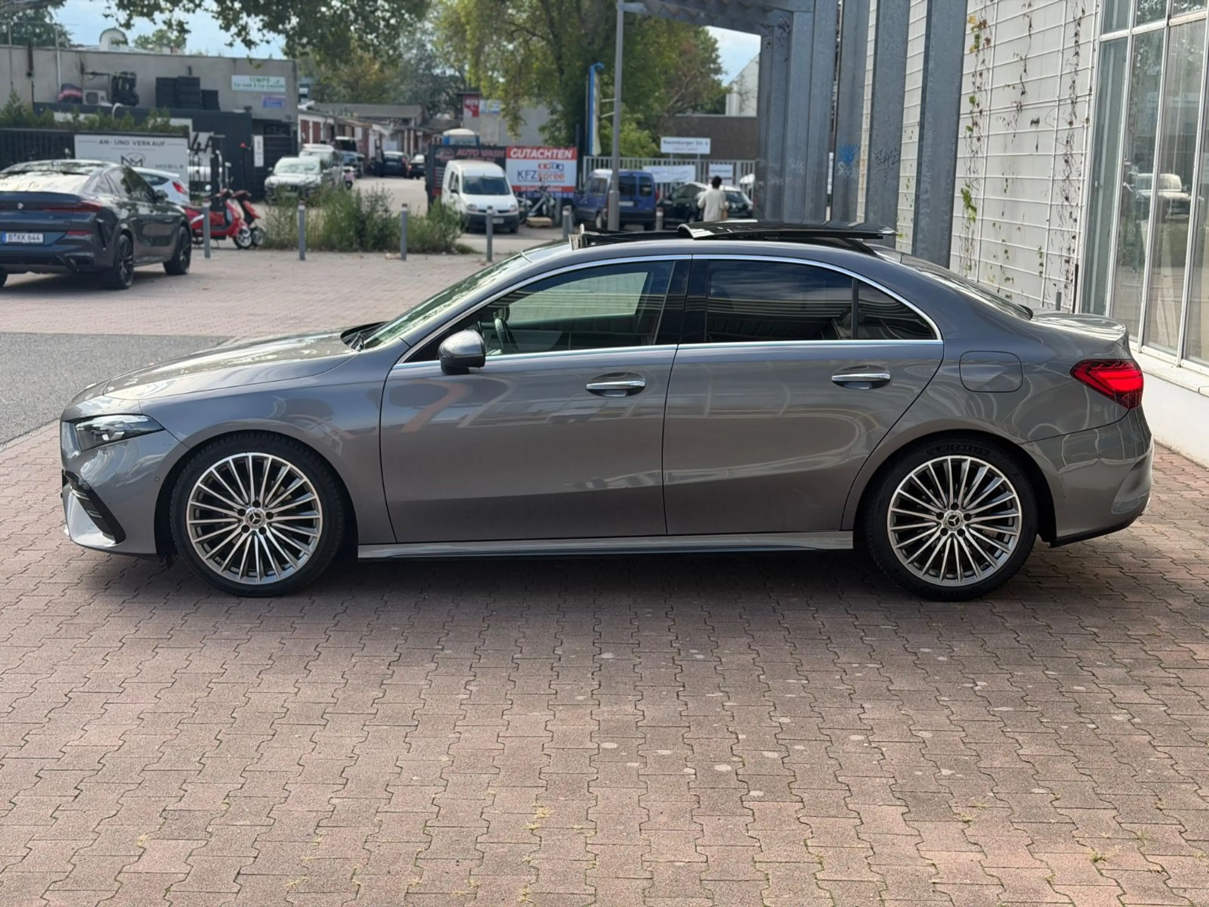 Mercedes-Benz A 180 d  AMG Line PANO/E-KLAPPE/AMB/LED — photo 5