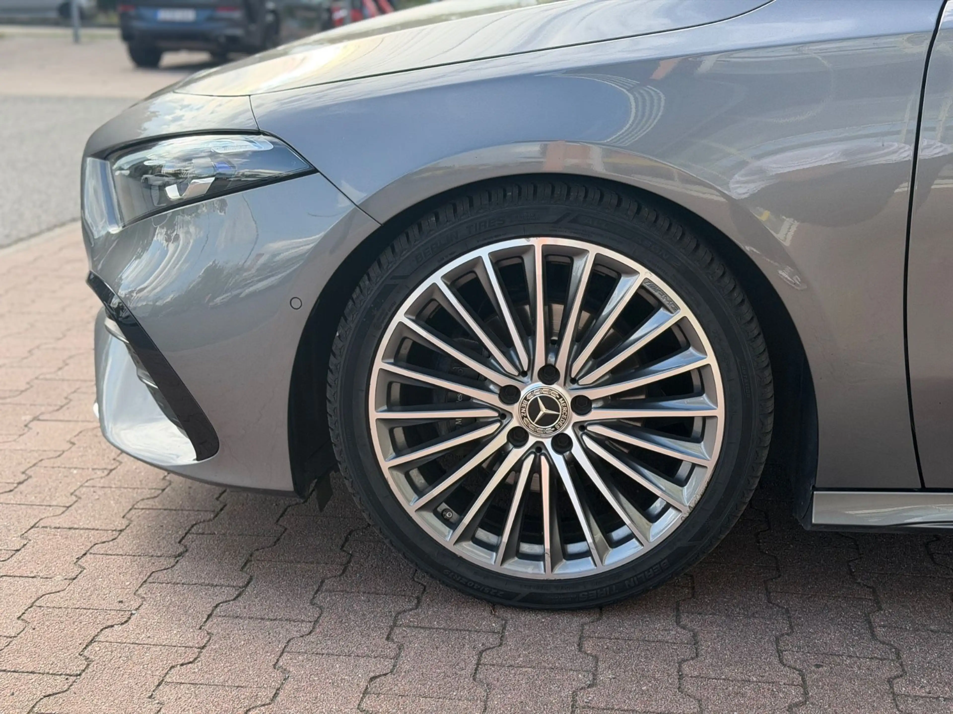 Mercedes-Benz A 180 d  AMG Line PANO/E-KLAPPE/AMB/LED — photo 11