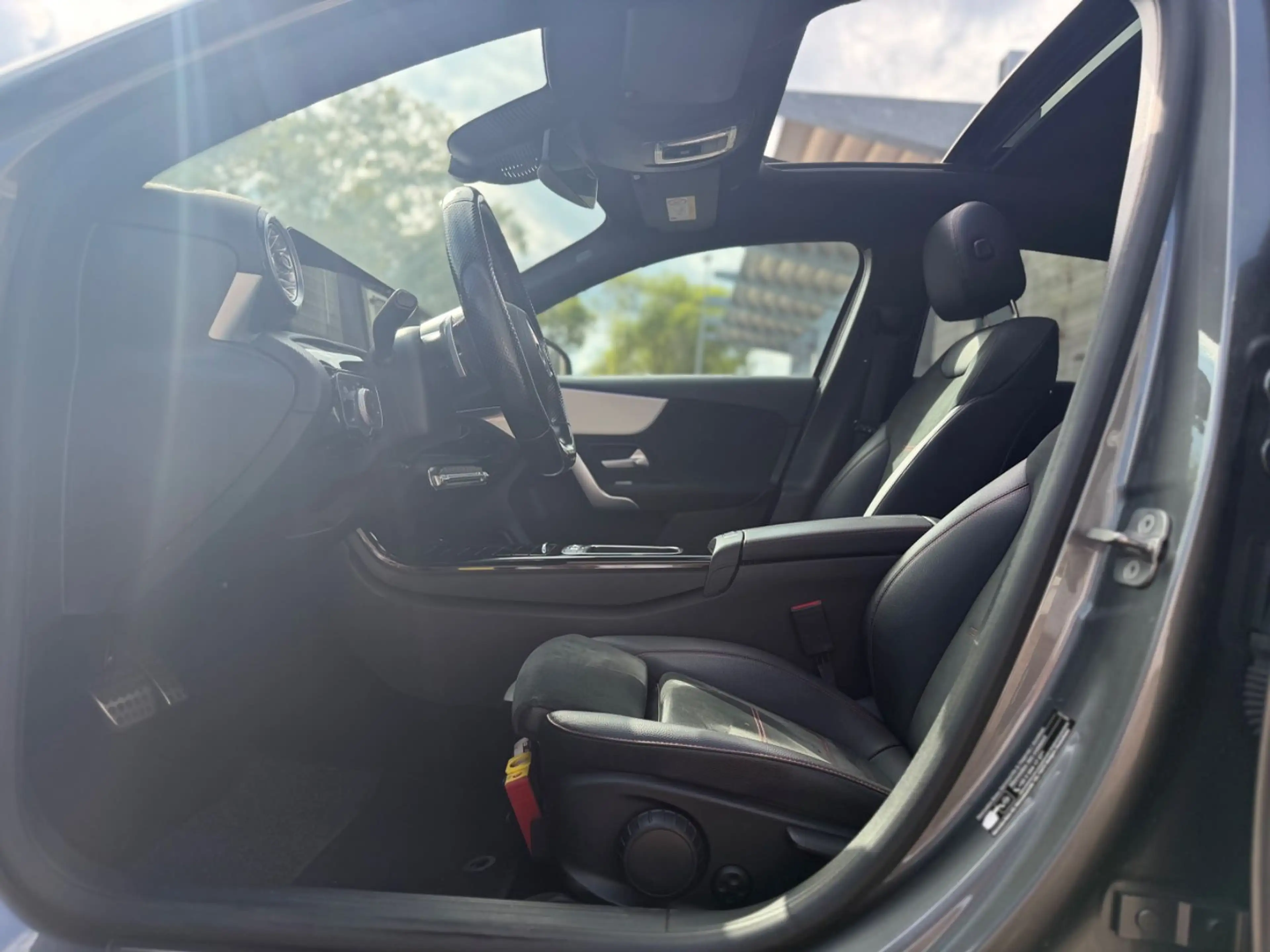 Mercedes-Benz A 180 d  AMG Line PANO/E-KLAPPE/AMB/LED — photo 14