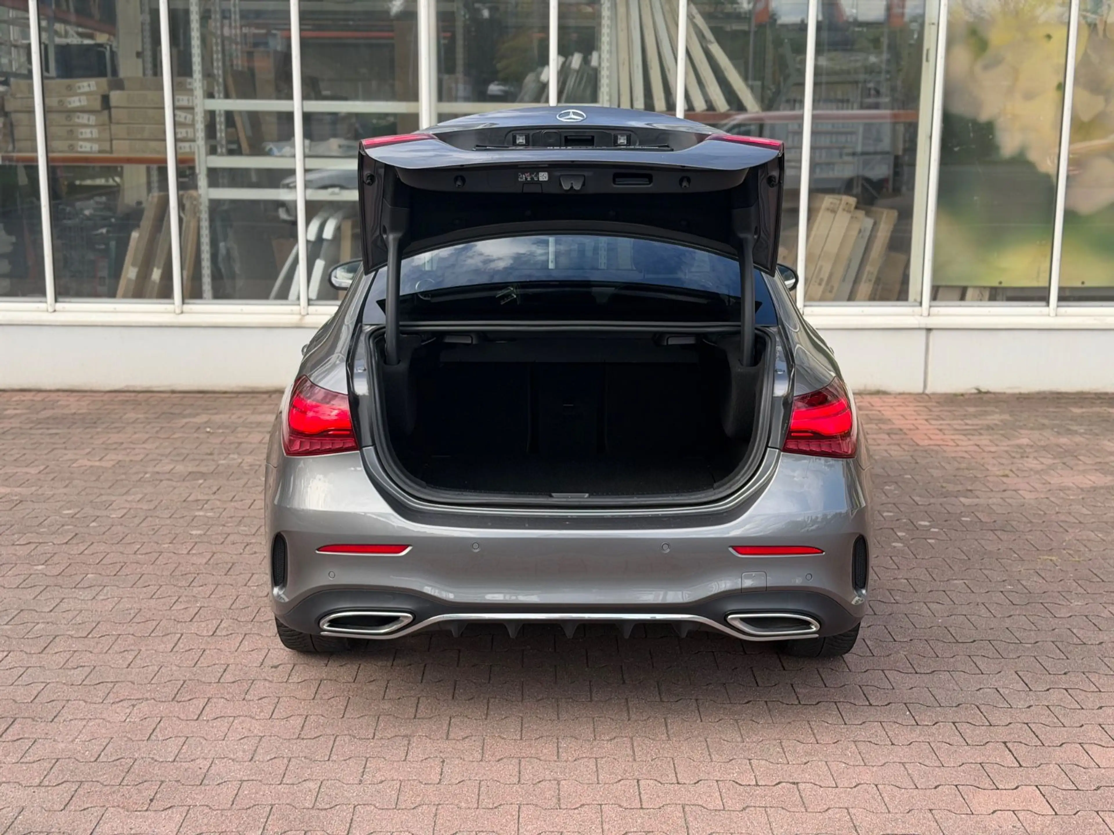 Mercedes-Benz A 180 d  AMG Line PANO/E-KLAPPE/AMB/LED — photo 9