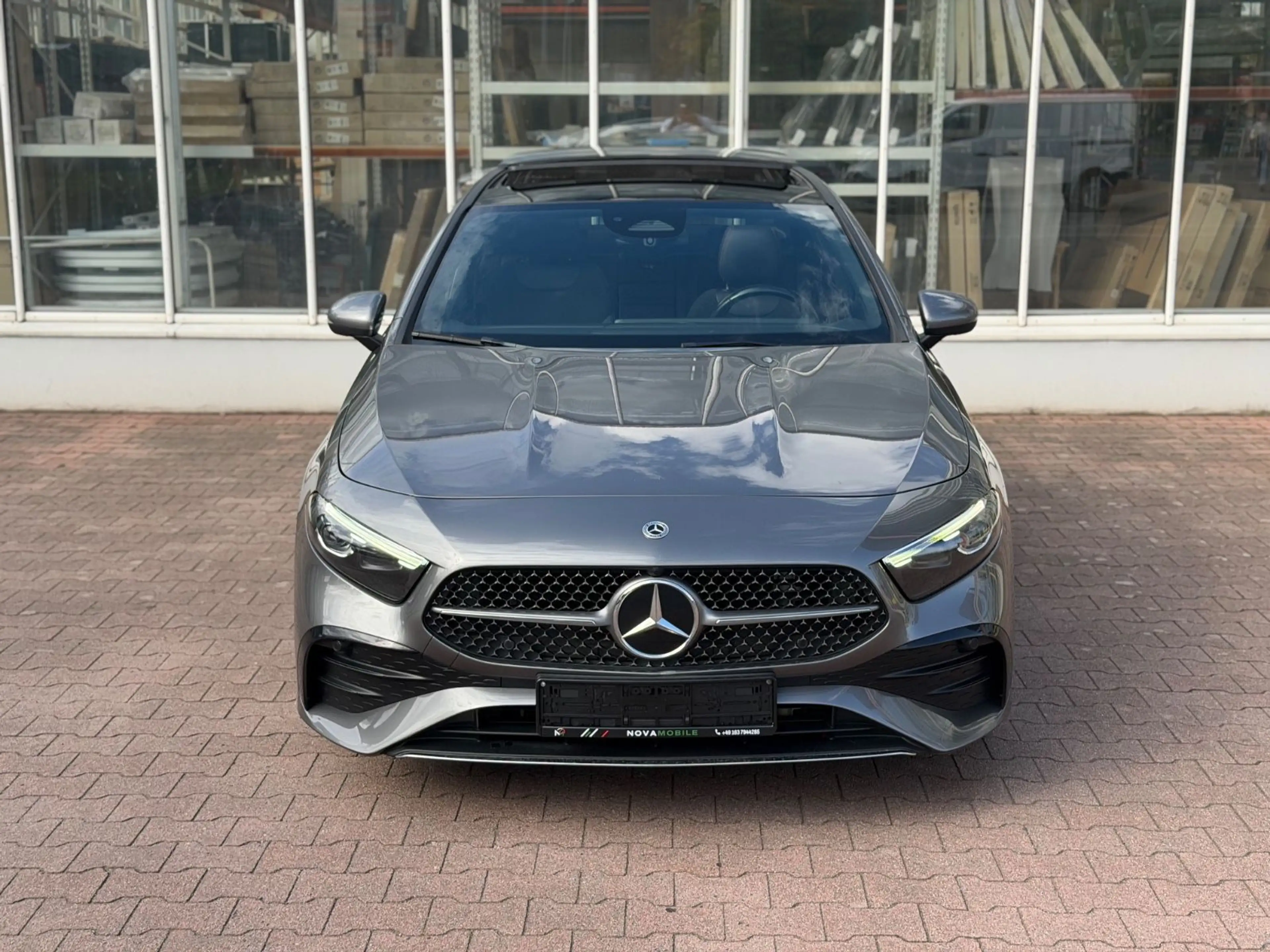 Mercedes-Benz A 180 d  AMG Line PANO/E-KLAPPE/AMB/LED — photo 2