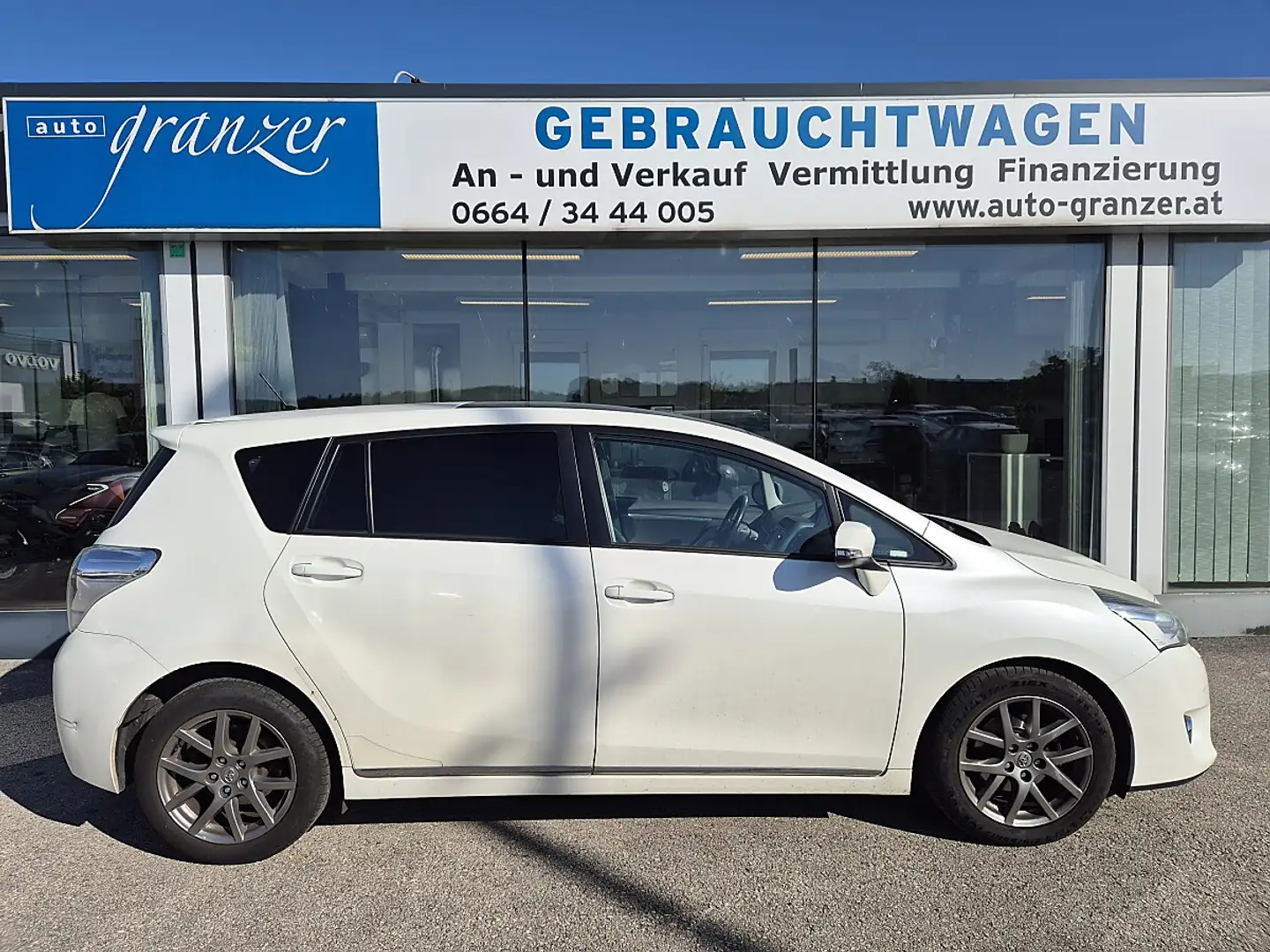 Toyota Verso Weiß - 1