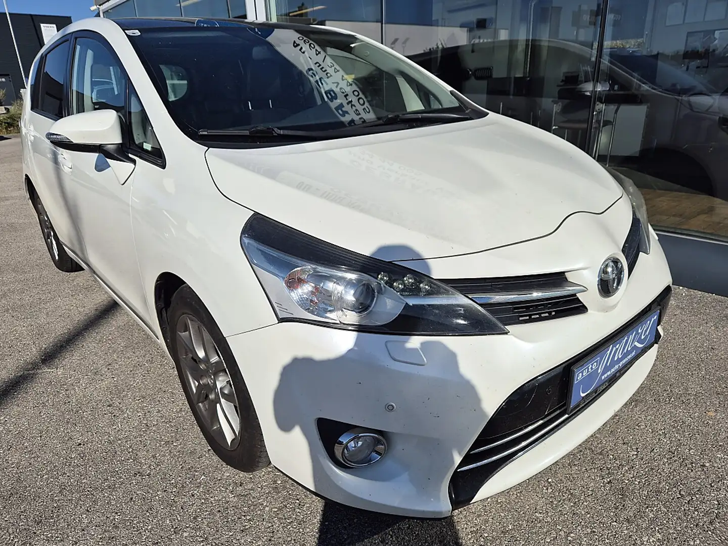 Toyota Verso Weiß - 2