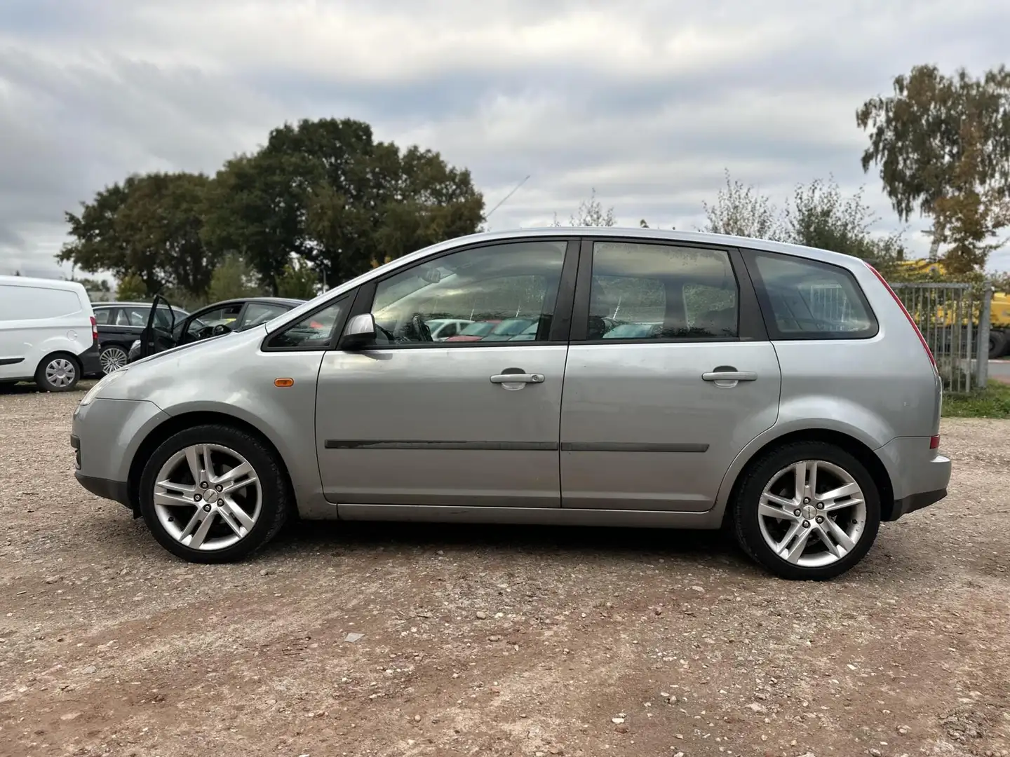 Ford Focus C-Max 1.8-16V First Edition INRUILKOOPJE Grijs - 2