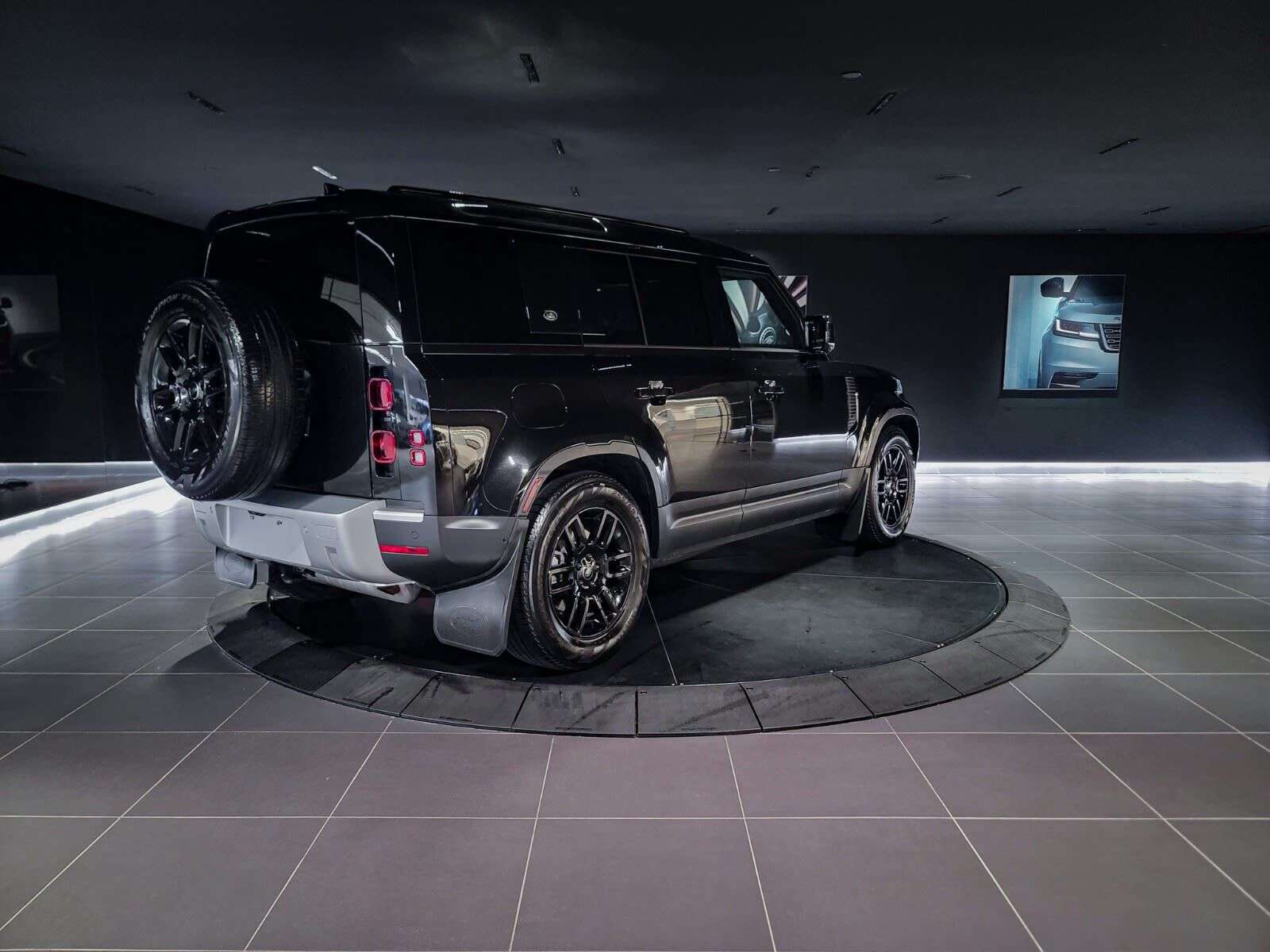 2024 Land Rover Defender P400 6 Cyl | Cold Climate Pack | Tow Hitch Receive — снимка 1