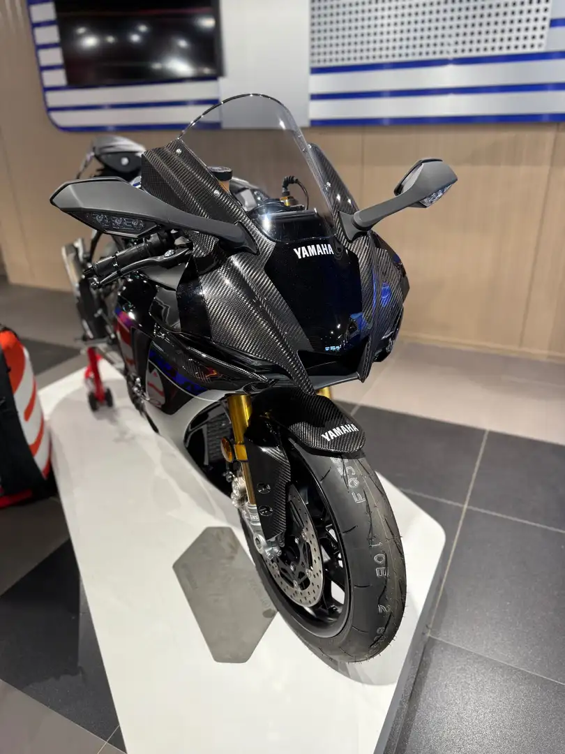 Yamaha YZF-R1 M Modell 2024 Argintiu - 1