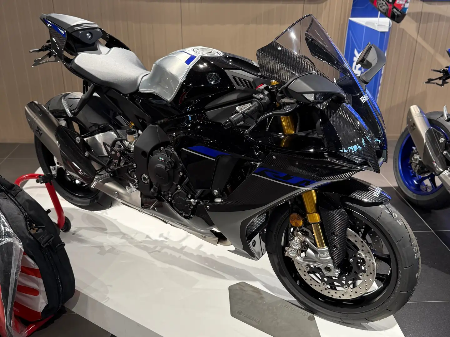 Yamaha YZF-R1 M Modell 2024 Argintiu - 2