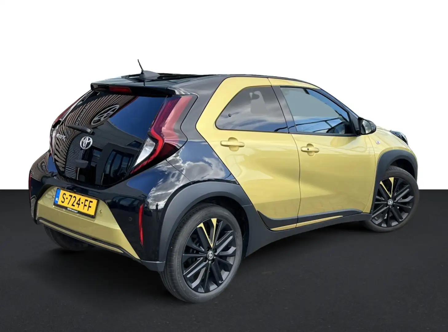 Toyota Aygo X 1.0 VVT-i MT Premium Amarillo - 2