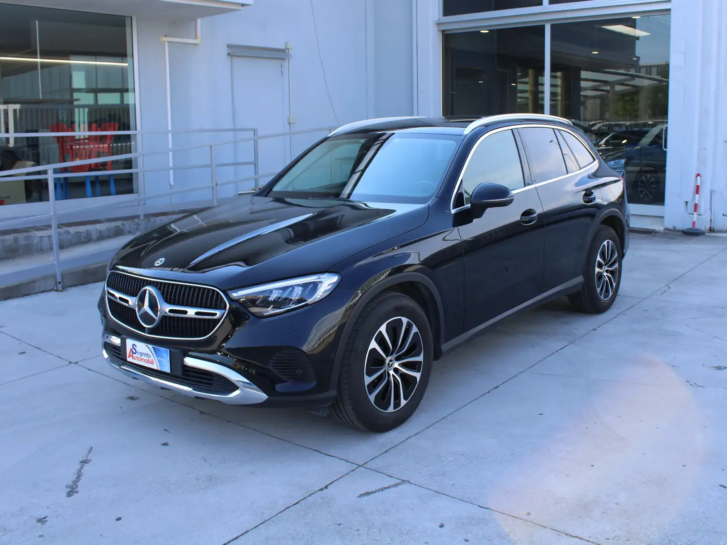 Mercedes-Benz GLC 200 GLC 200 Advanced 4matic auto Czarny - 1