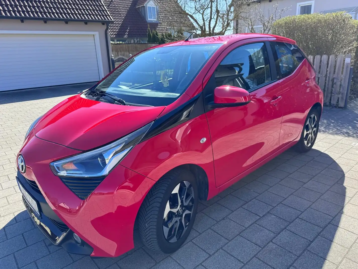 Toyota Aygo Aygo 5-Türer x-play Rot - 1