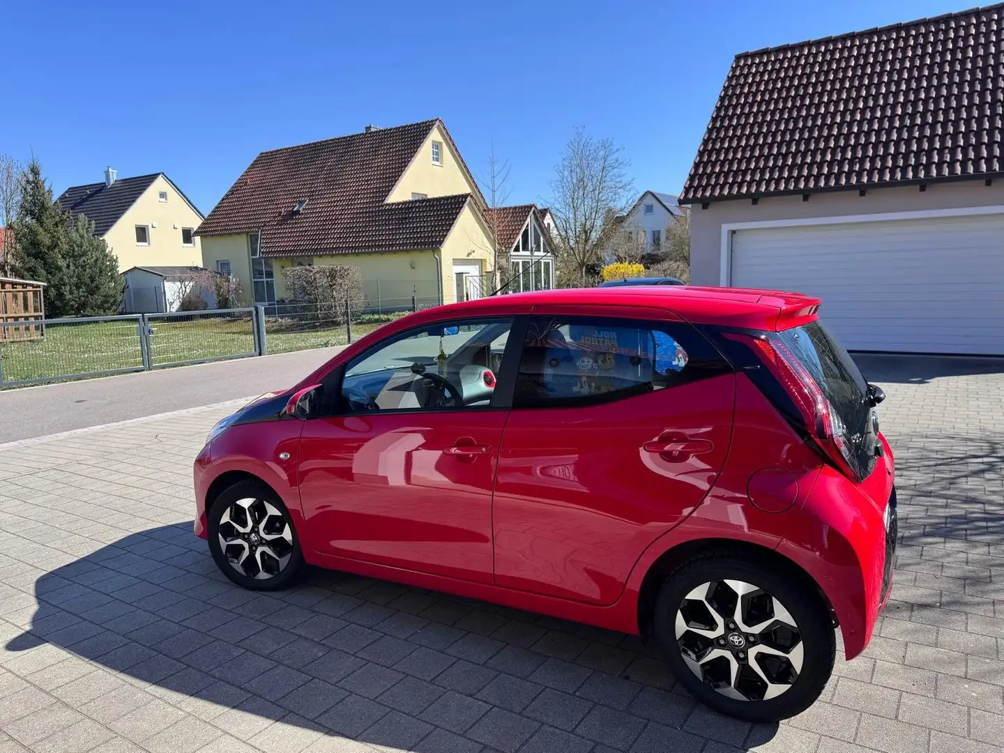 Toyota Aygo Aygo 5-Türer x-play Rot - 2