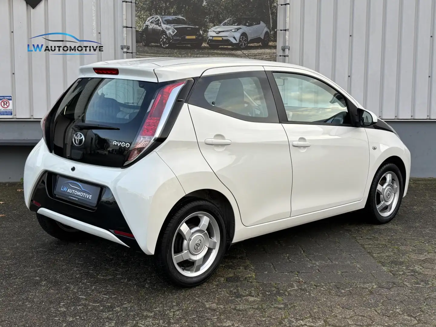 Toyota Aygo 1.0 VVT-i x-play | 15'' velgen | Airco | Achteruit Blanc - 2