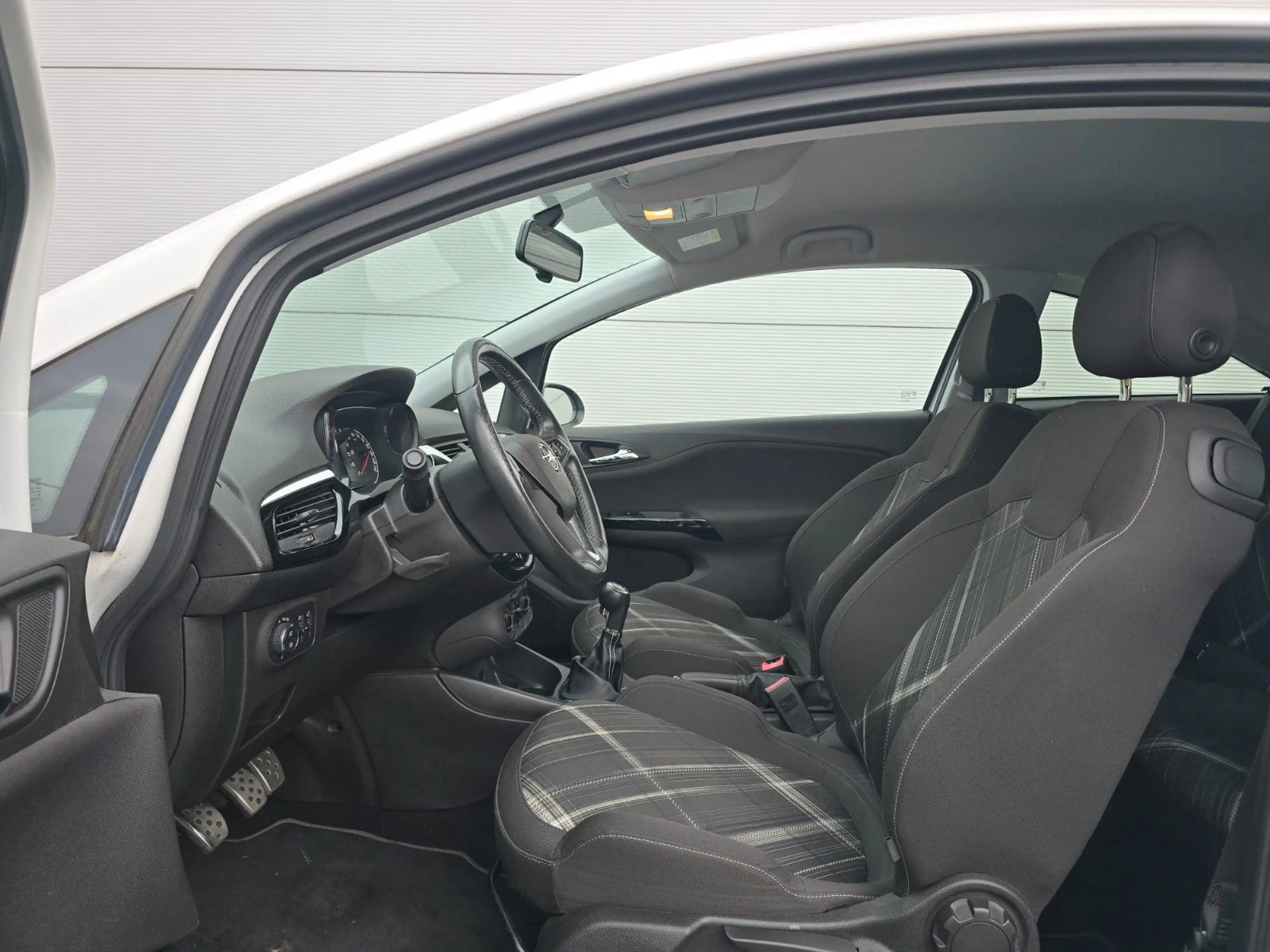 Opel Corsa E Color Edition — photo 14