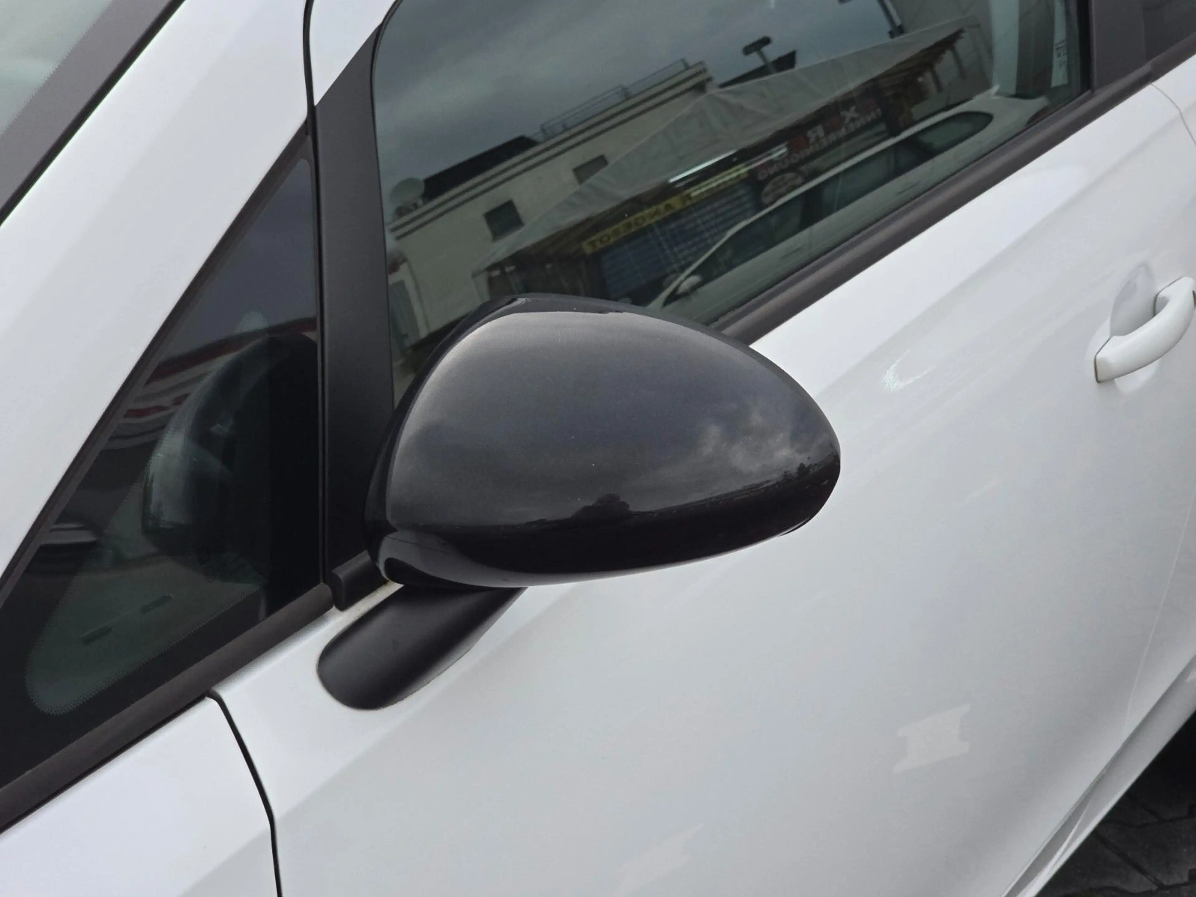 Opel Corsa E Color Edition — photo 5