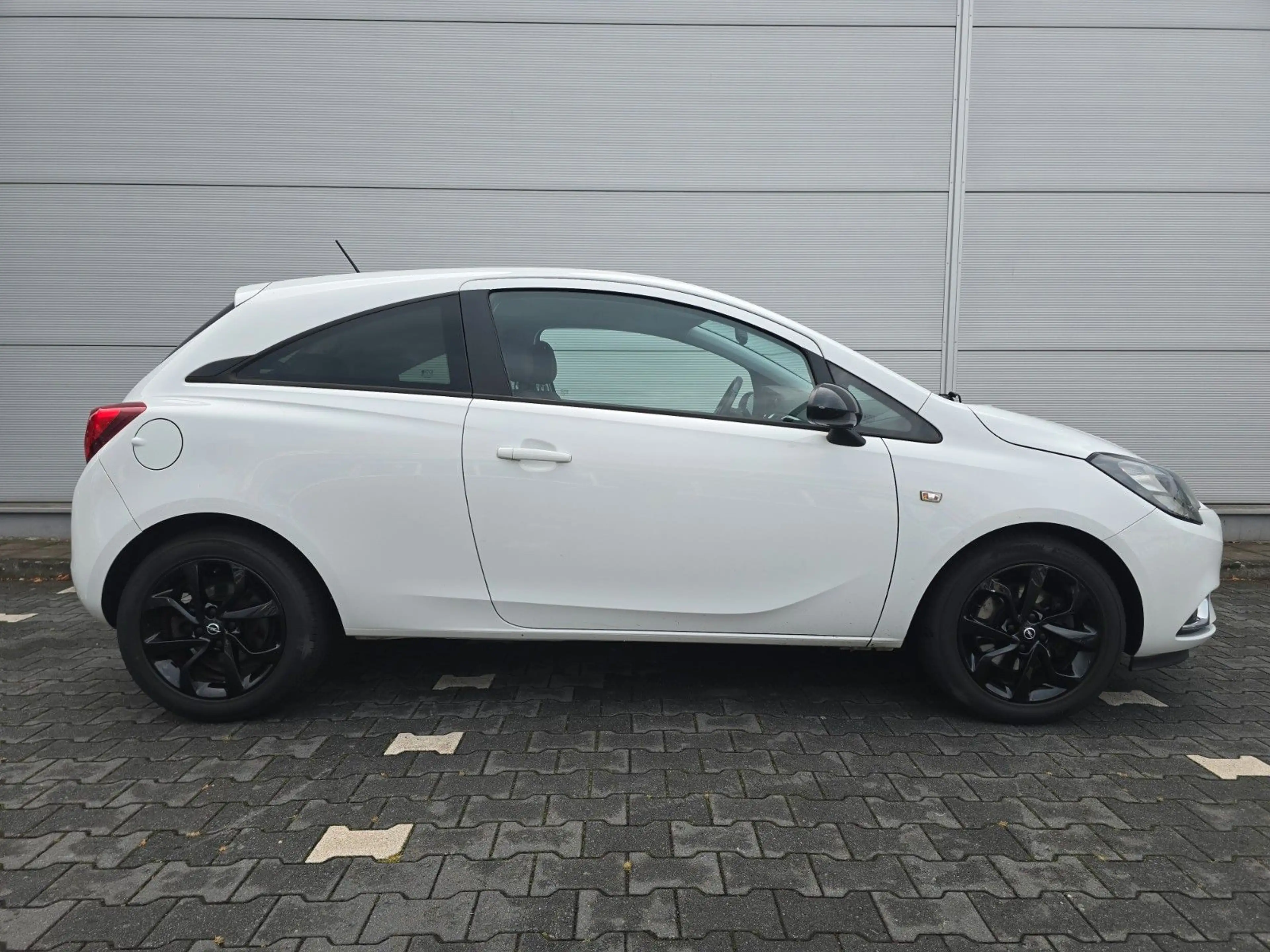 Opel Corsa E Color Edition — photo 13