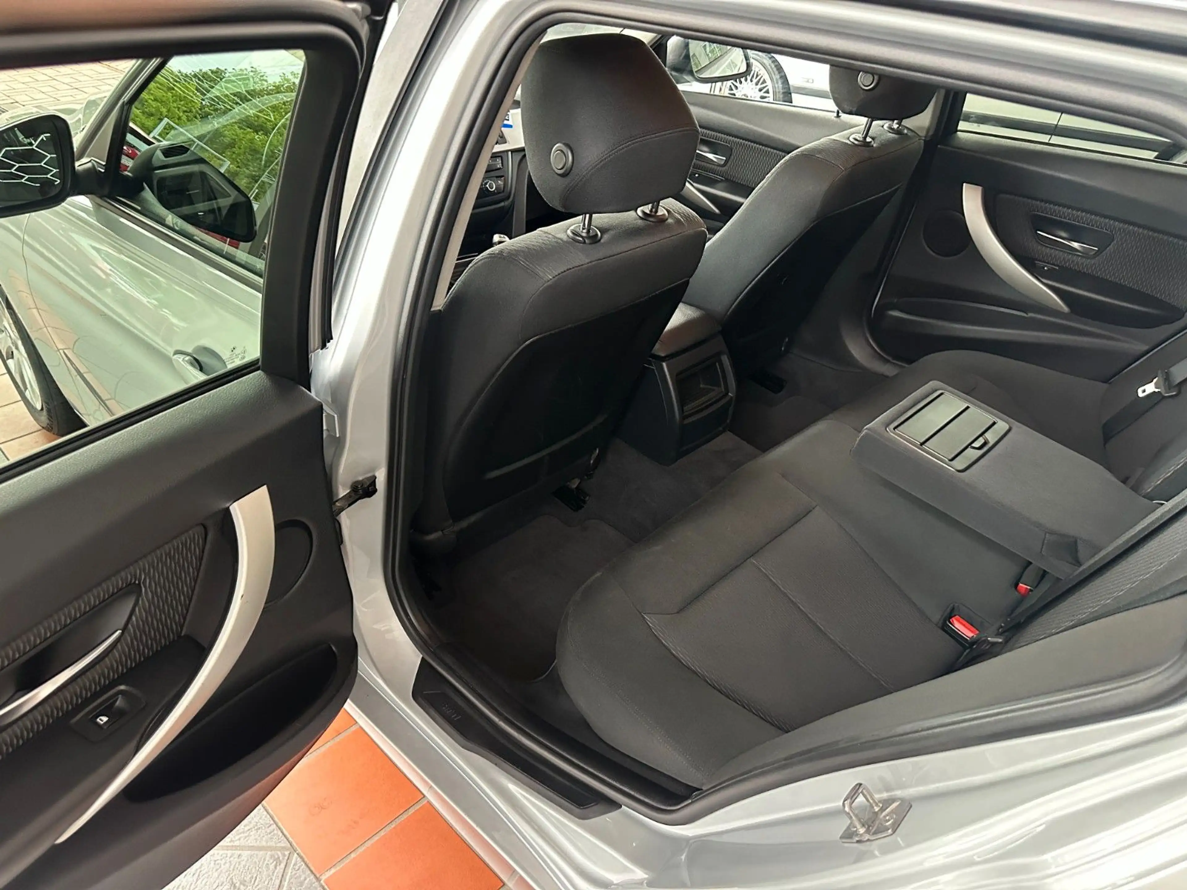 BMW 318 d Touring * 2. Hand / AUTOMATIK / GARANTIE * — photo 11