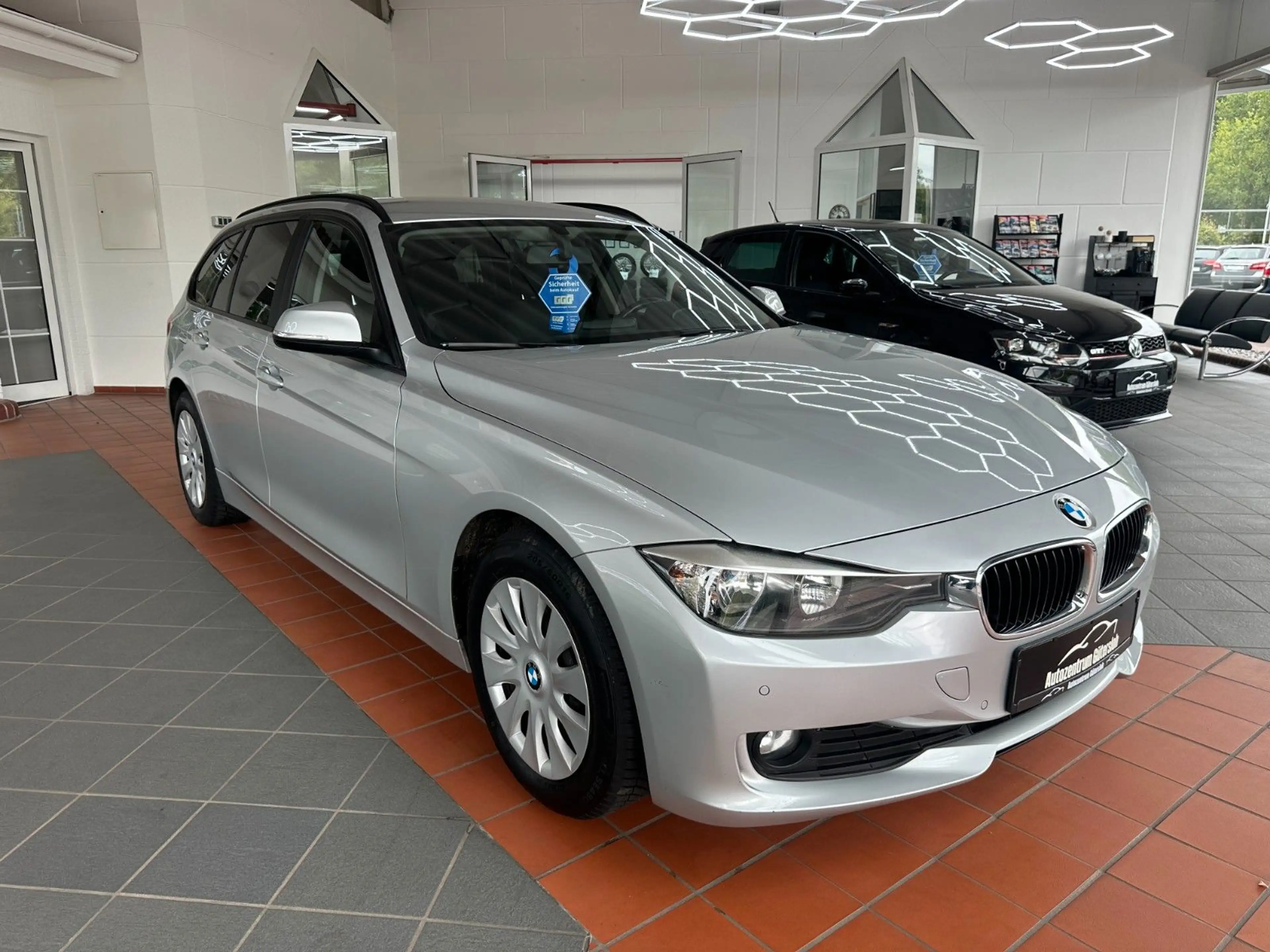 BMW 318 d Touring * 2. Hand / AUTOMATIK / GARANTIE * — photo 2
