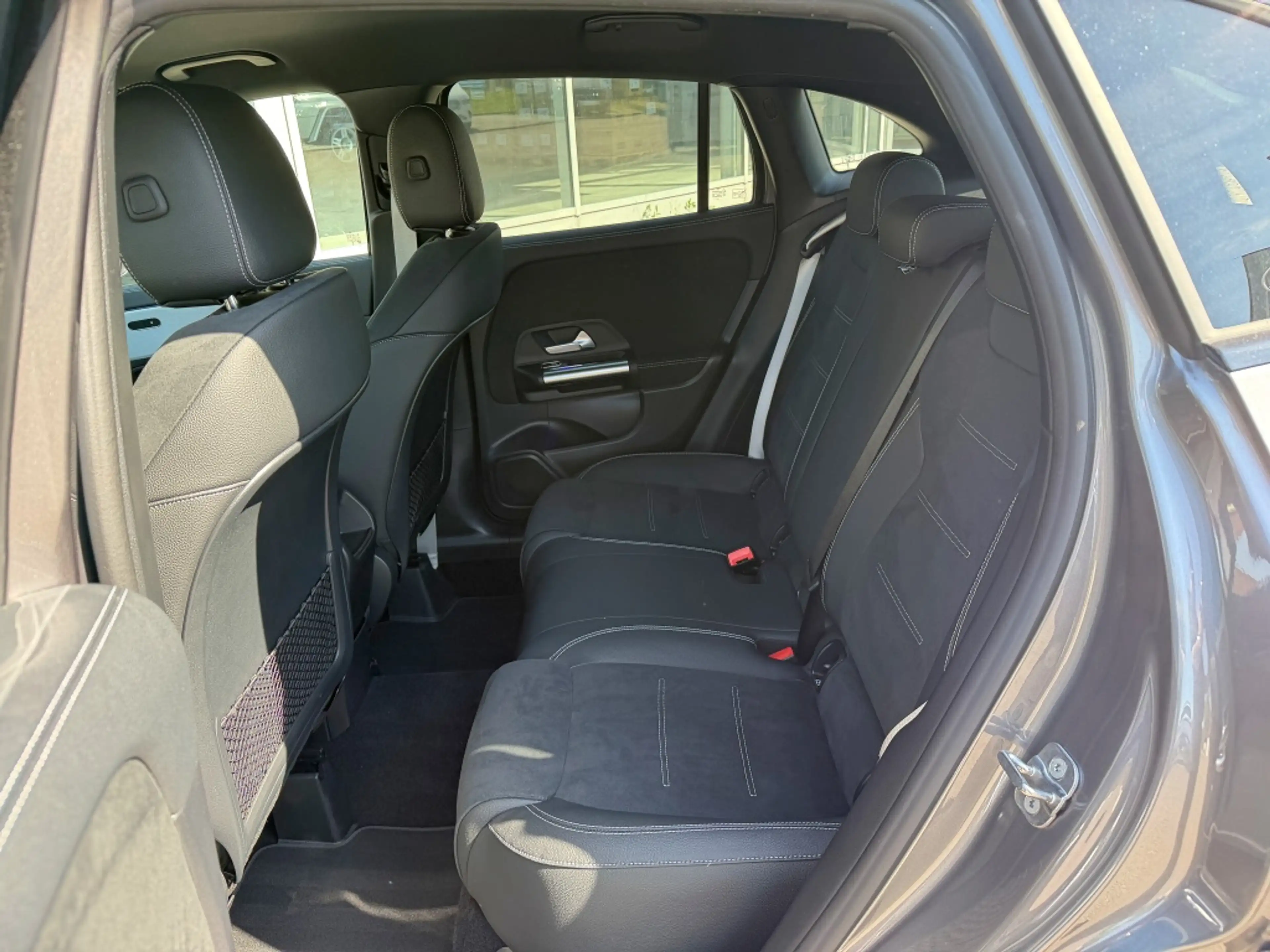 Mercedes-Benz GLA 200 AMG AMG SpzEdi AHK WinterP+M&S Räder 19" — photo 14