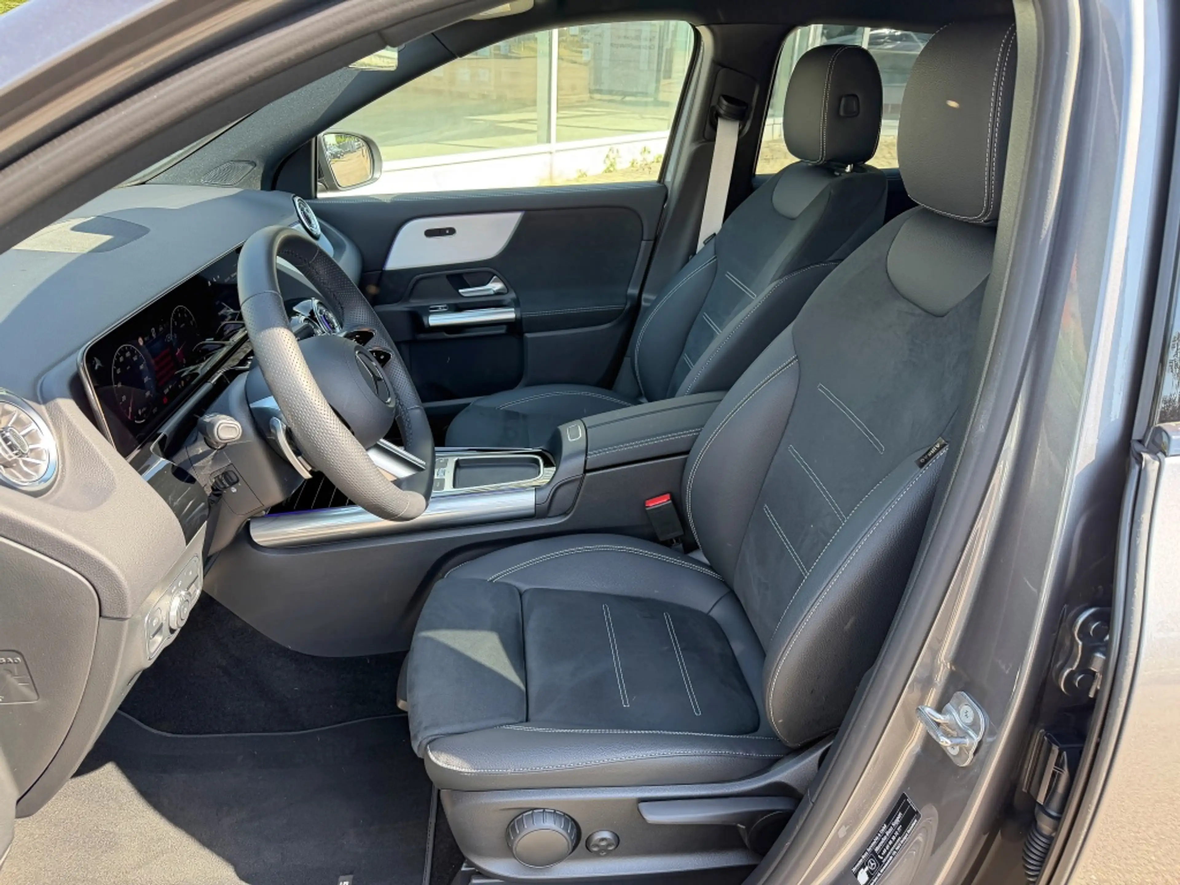 Mercedes-Benz GLA 200 AMG AMG SpzEdi AHK WinterP+M&S Räder 19" — photo 8