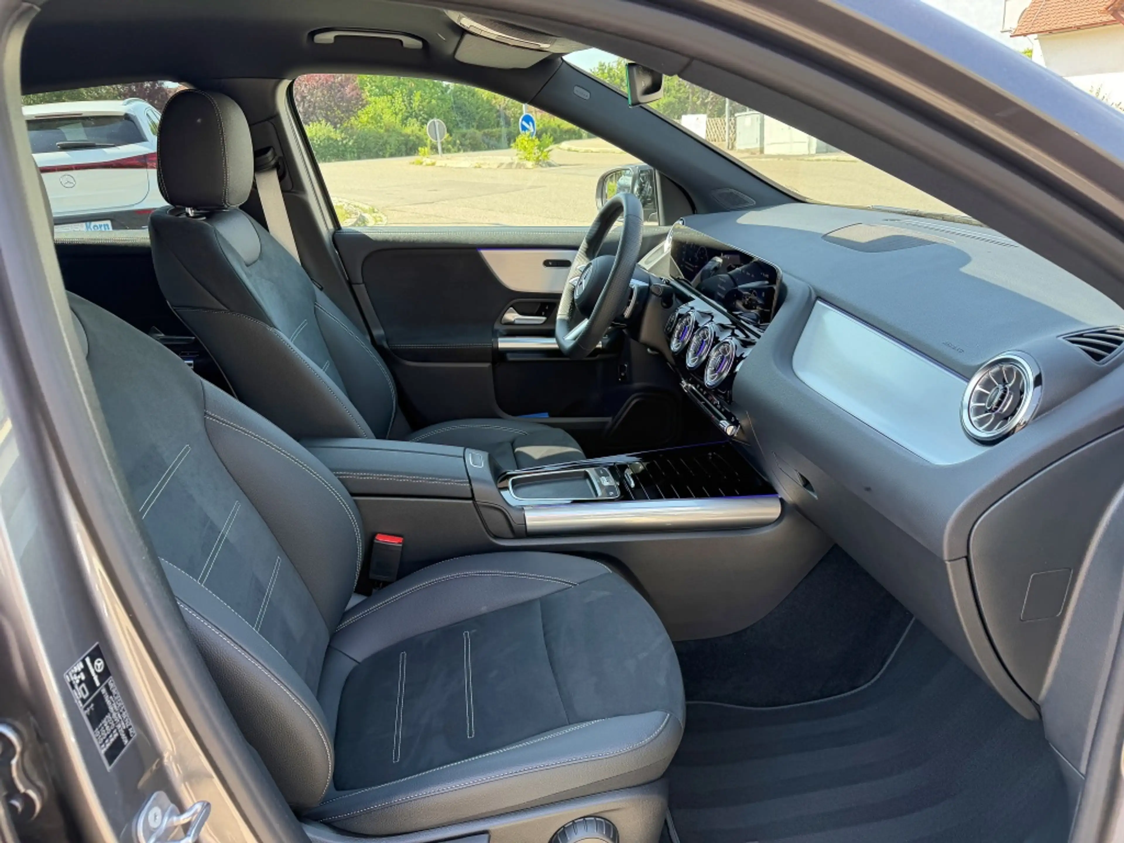 Mercedes-Benz GLA 200 AMG AMG SpzEdi AHK WinterP+M&S Räder 19" — photo 5