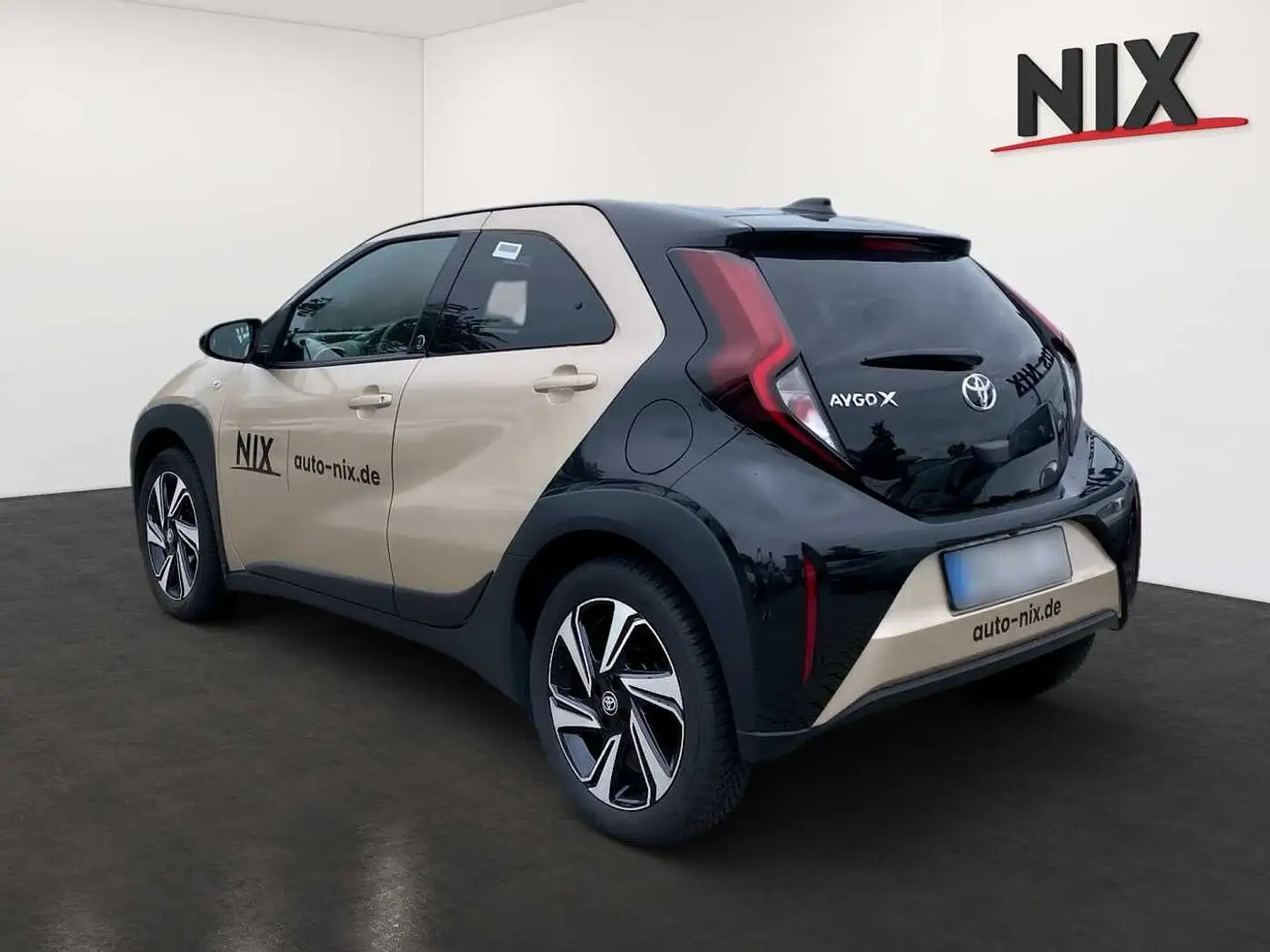 Toyota Aygo X 1.0 Team D SHZ KLIMA KAMERA BLUETOOTH Beige - 2