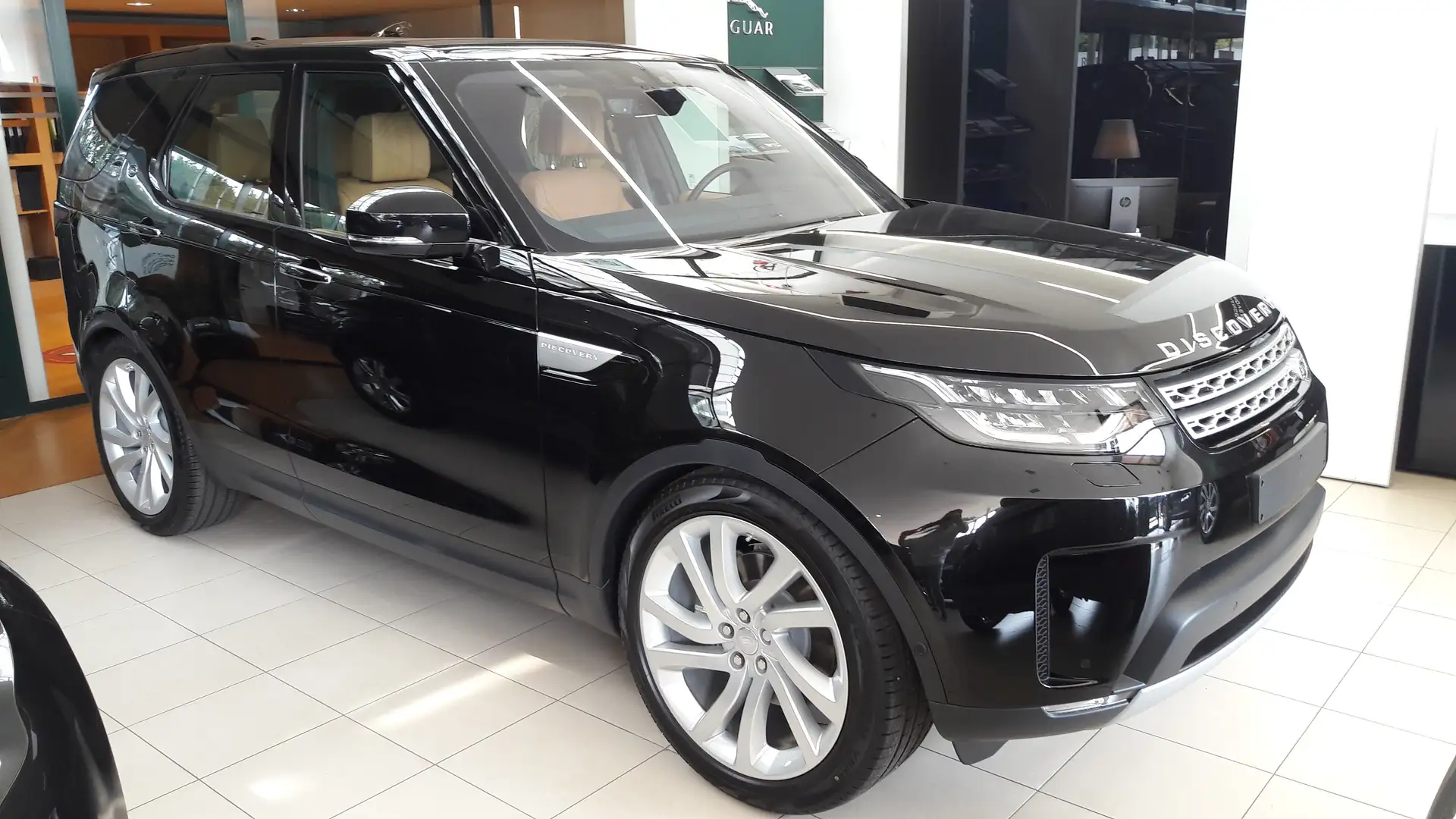 Land Rover Discovery ALL NEW DISCOVERY 3.0D HSE LUXURY Zwart - 1